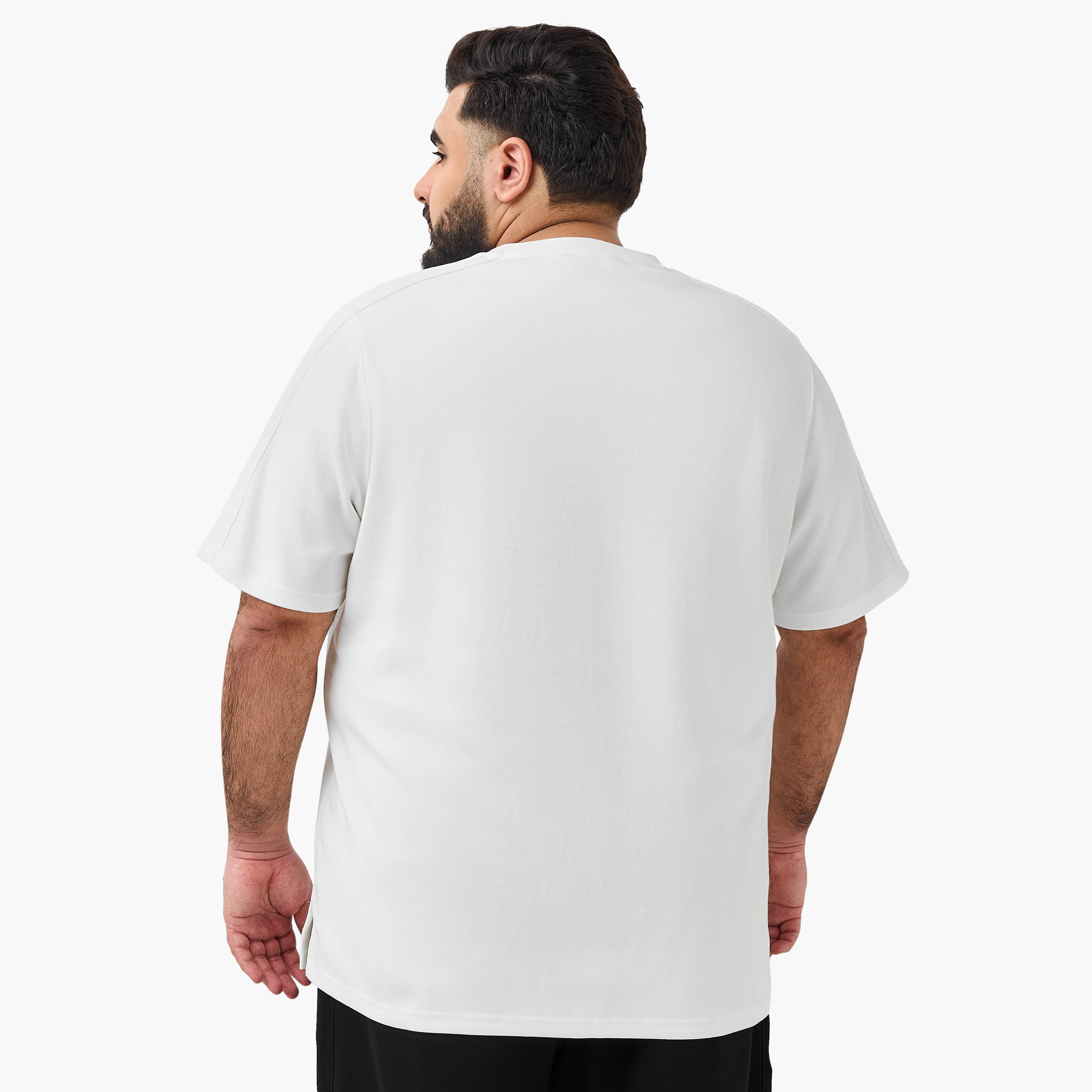 تيشيرت مطرز بأكمام قصيرة وياقة ضيقة وقصة عادية للرجال-men-clothing-tshirtsandpolos-tshirts-image-3