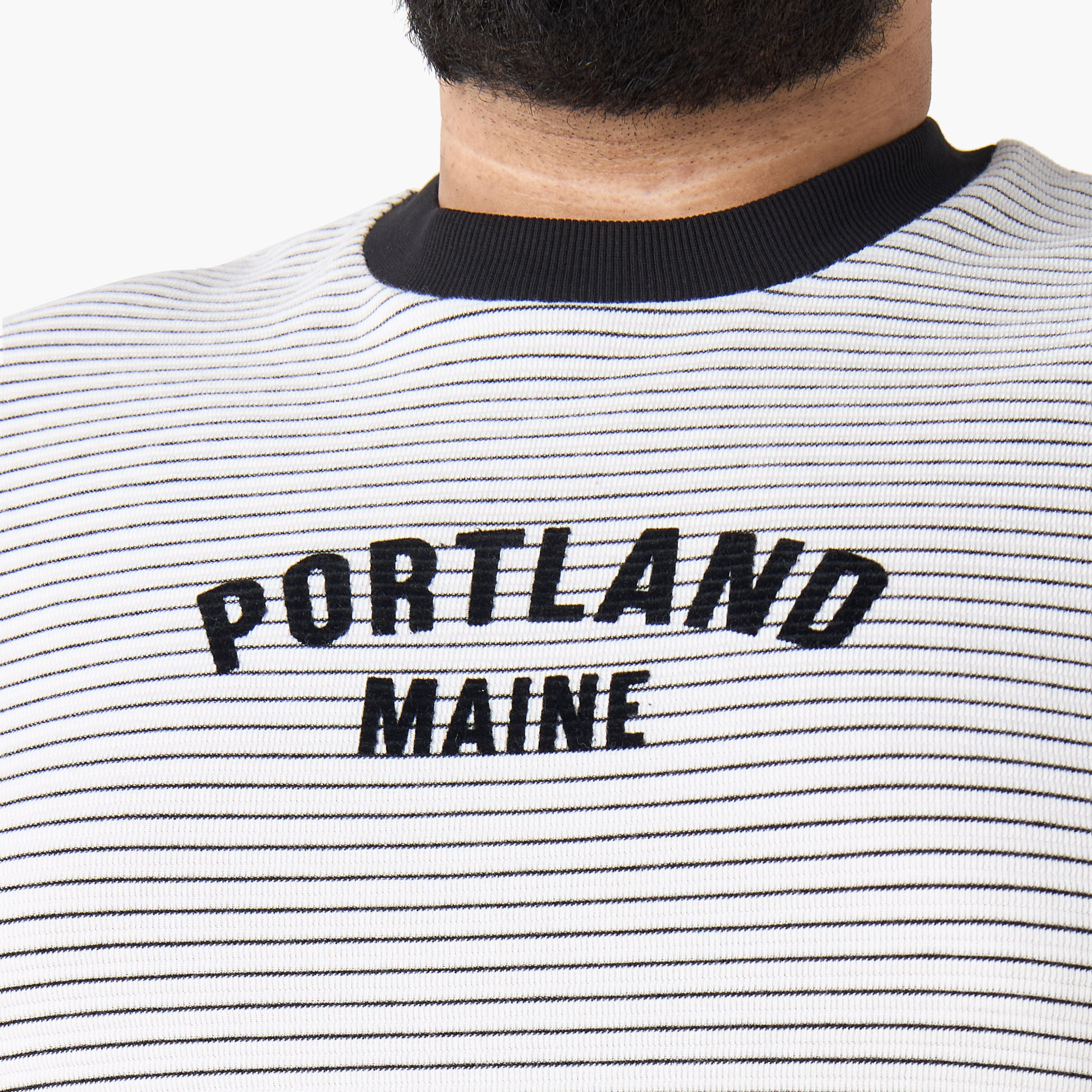 تيشيرت بقصة عادية وياقة ضيقة وأكمام قصيرة وطبعات للرجال-men-clothing-tshirtsandpolos-tshirts-image-7