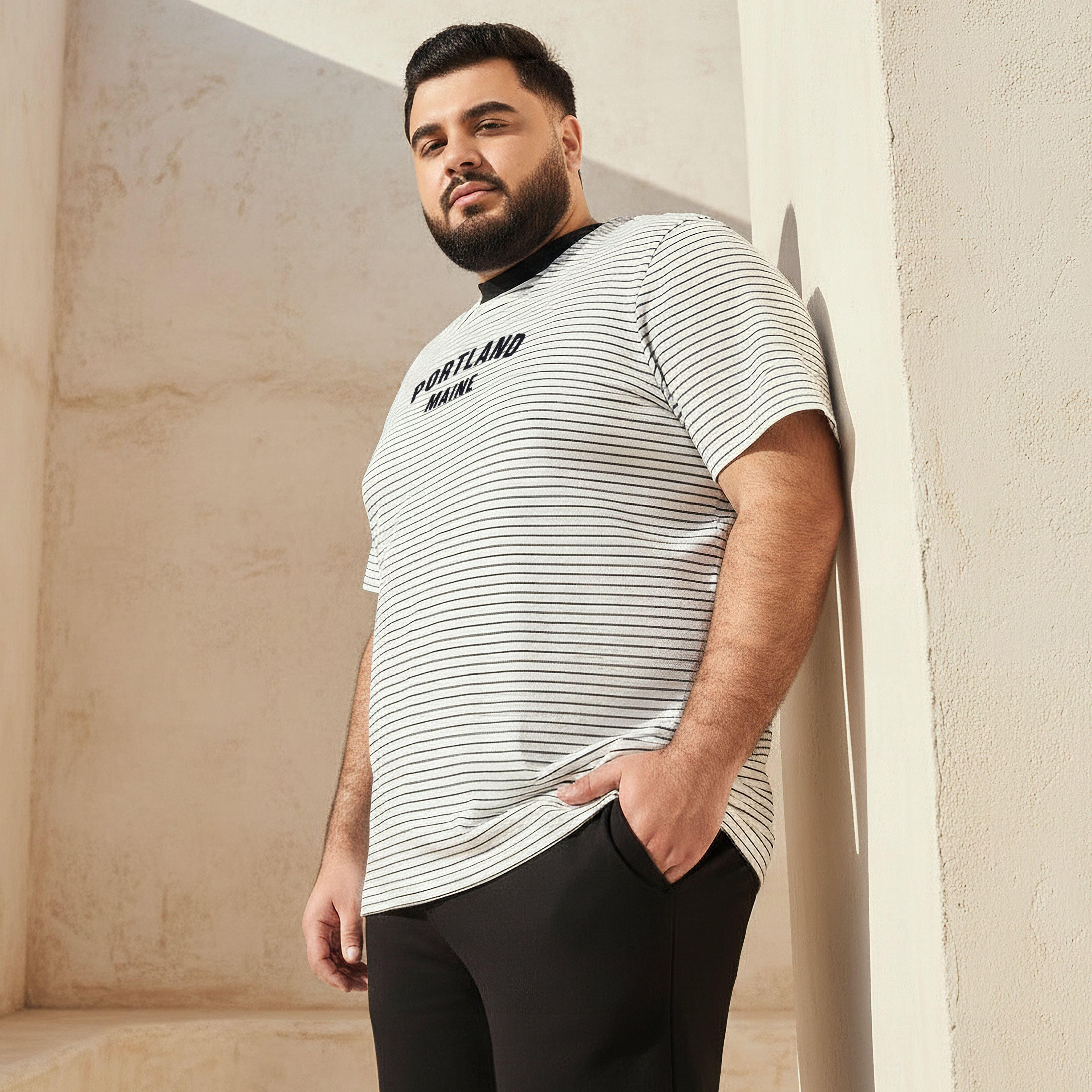 تيشيرت بقصة عادية وياقة ضيقة وأكمام قصيرة وطبعات للرجال-men-clothing-tshirtsandpolos-tshirts-image-1