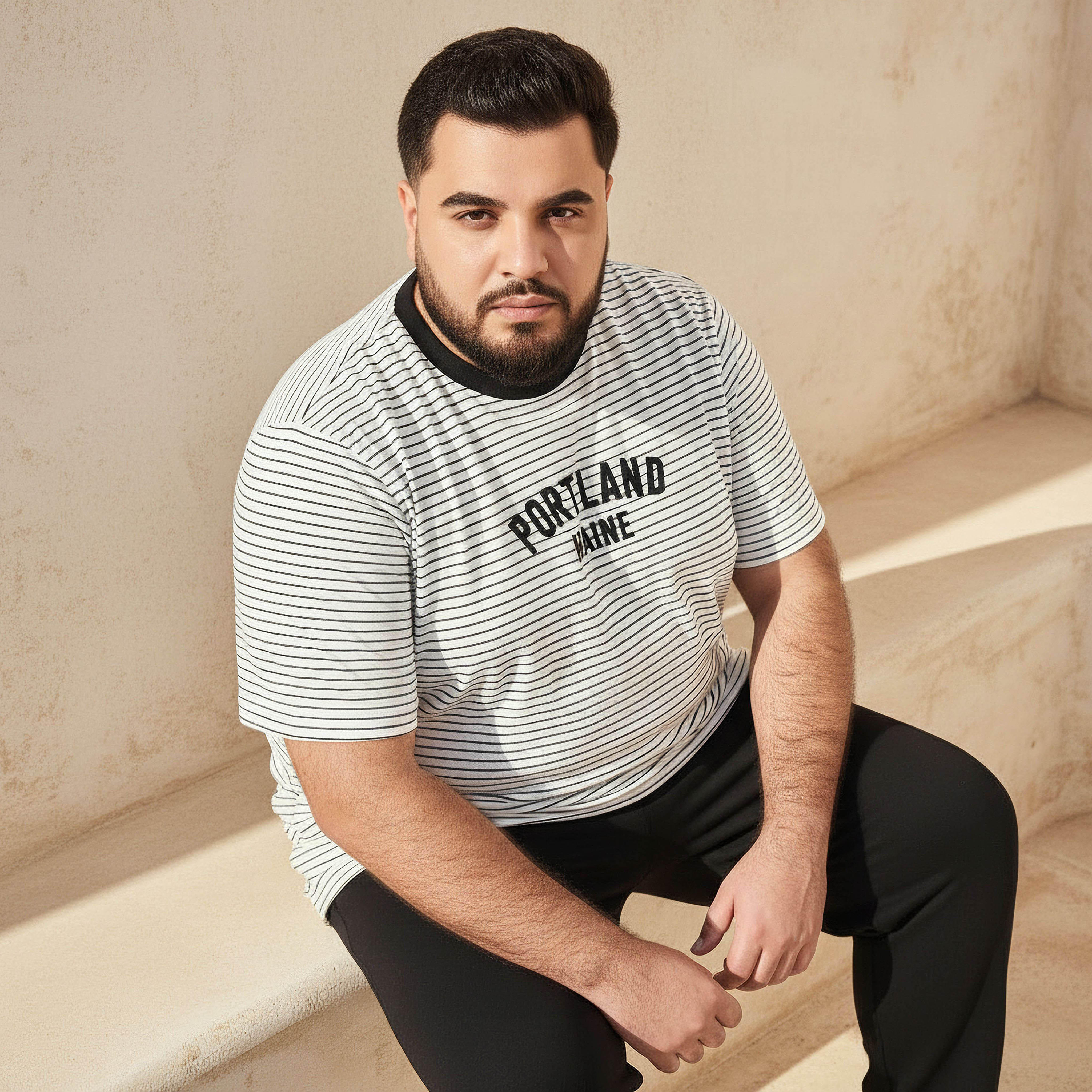 تيشيرت بقصة عادية وياقة ضيقة وأكمام قصيرة وطبعات للرجال-men-clothing-tshirtsandpolos-tshirts-image-2