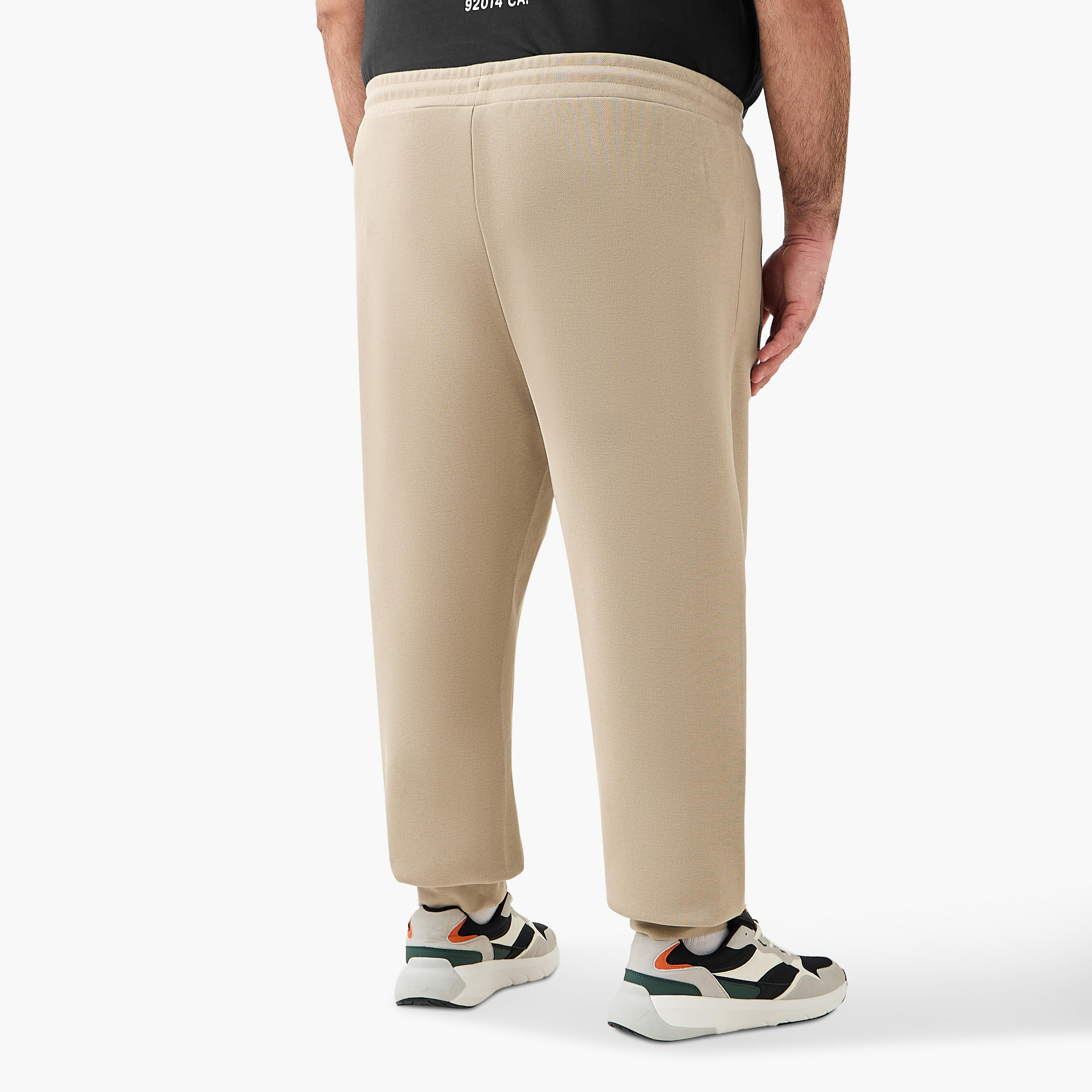 بنطلون رياضي بقصّة عادية وتفاصيل مغايرة للرجال-men-clothing-bottoms-joggers-image-3
