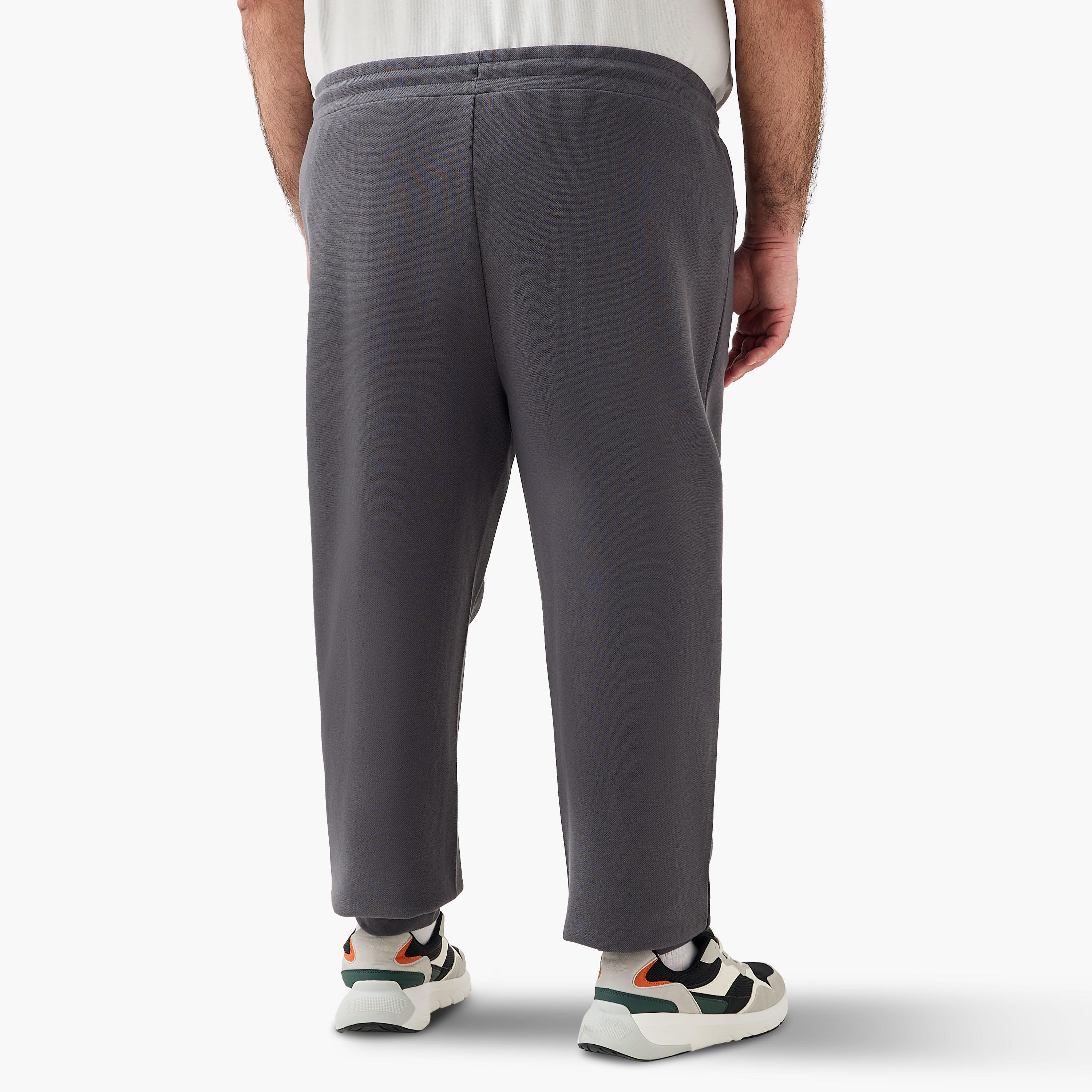 بنطلون رياضي بقصّة عادية وتفاصيل مغايرة للرجال-men-clothing-bottoms-joggers-image-2