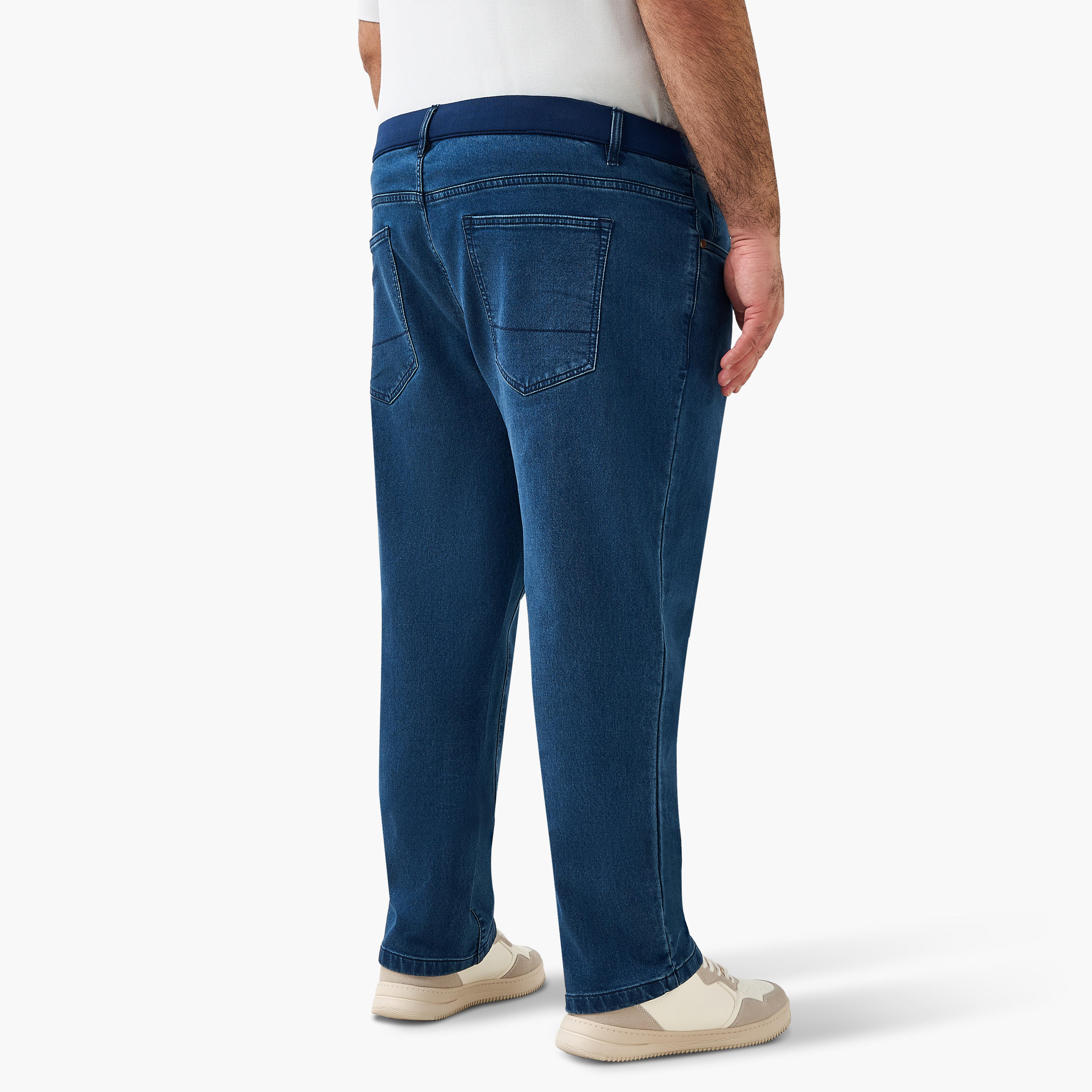 بنطلون جينز بخصر مرن وقصة عادية للرجال-men-clothing-bottoms-jeans-image-2