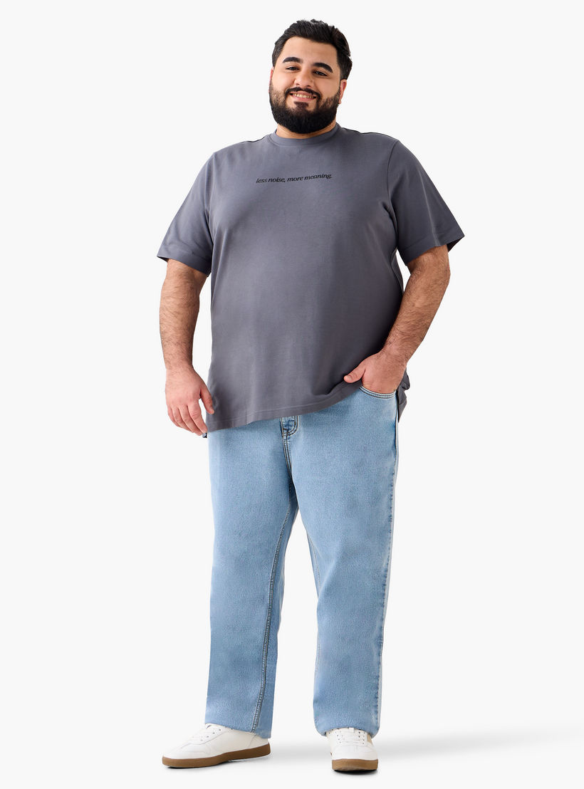 تيشيرت بقصة عادية وياقة ضيقة وأكمام قصيرة وطبعات للرجال-men-clothing-tshirtsandpolos-tshirts-image-3