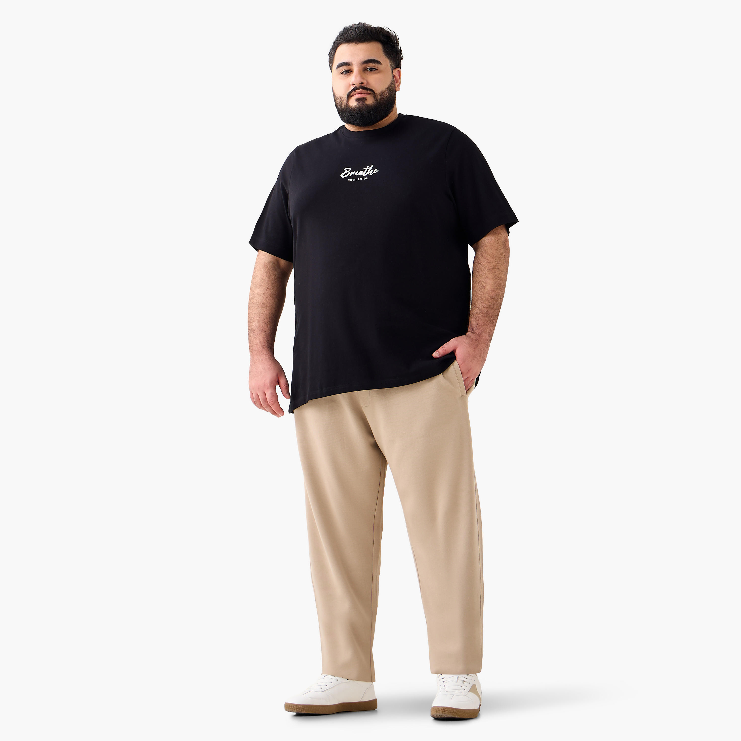 تيشيرت بقصة عادية وياقة ضيقة وأكمام قصيرة وطبعات للرجال-men-clothing-tshirtsandpolos-tshirts-image-3