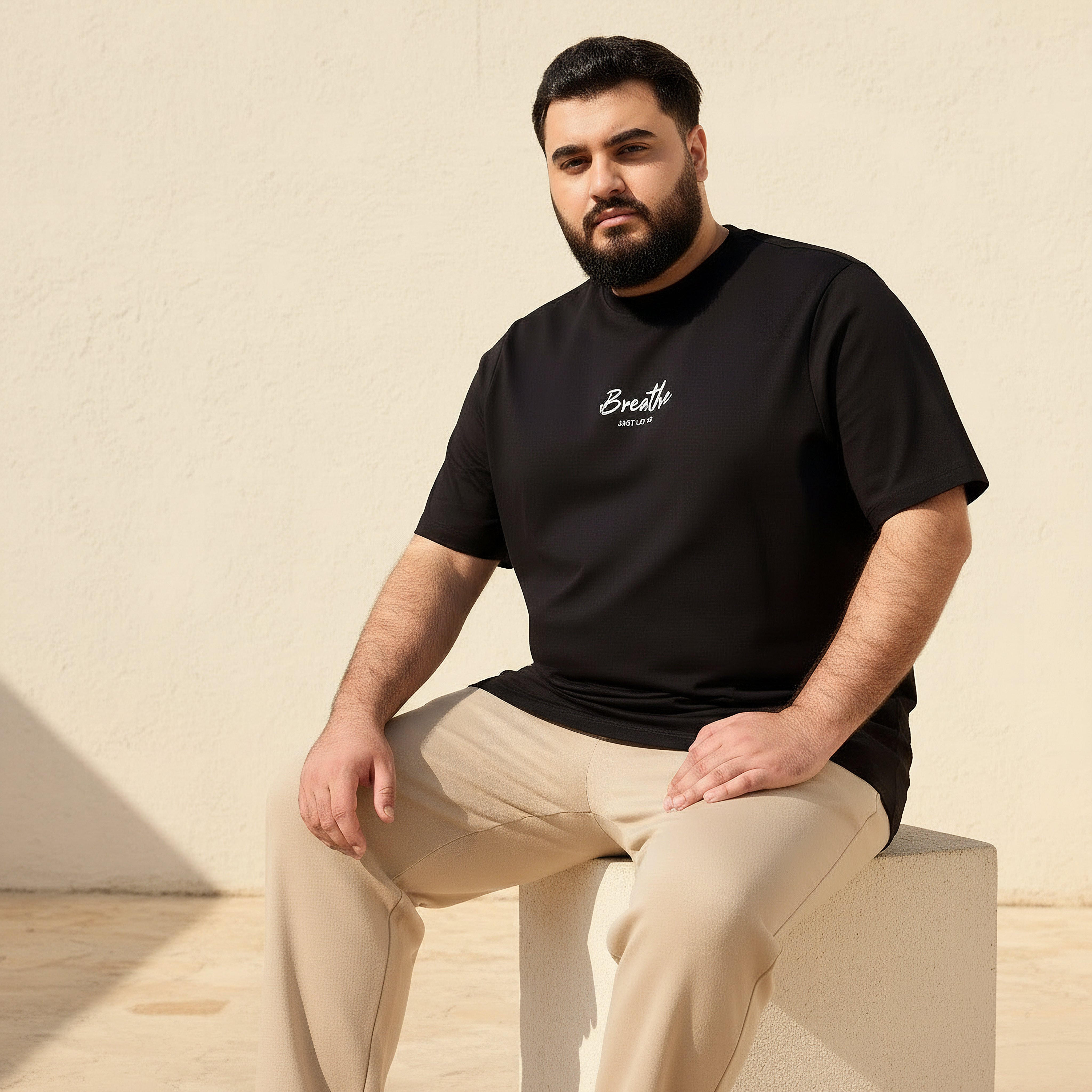 تيشيرت بقصة عادية وياقة ضيقة وأكمام قصيرة وطبعات للرجال-men-clothing-tshirtsandpolos-tshirts-image-1