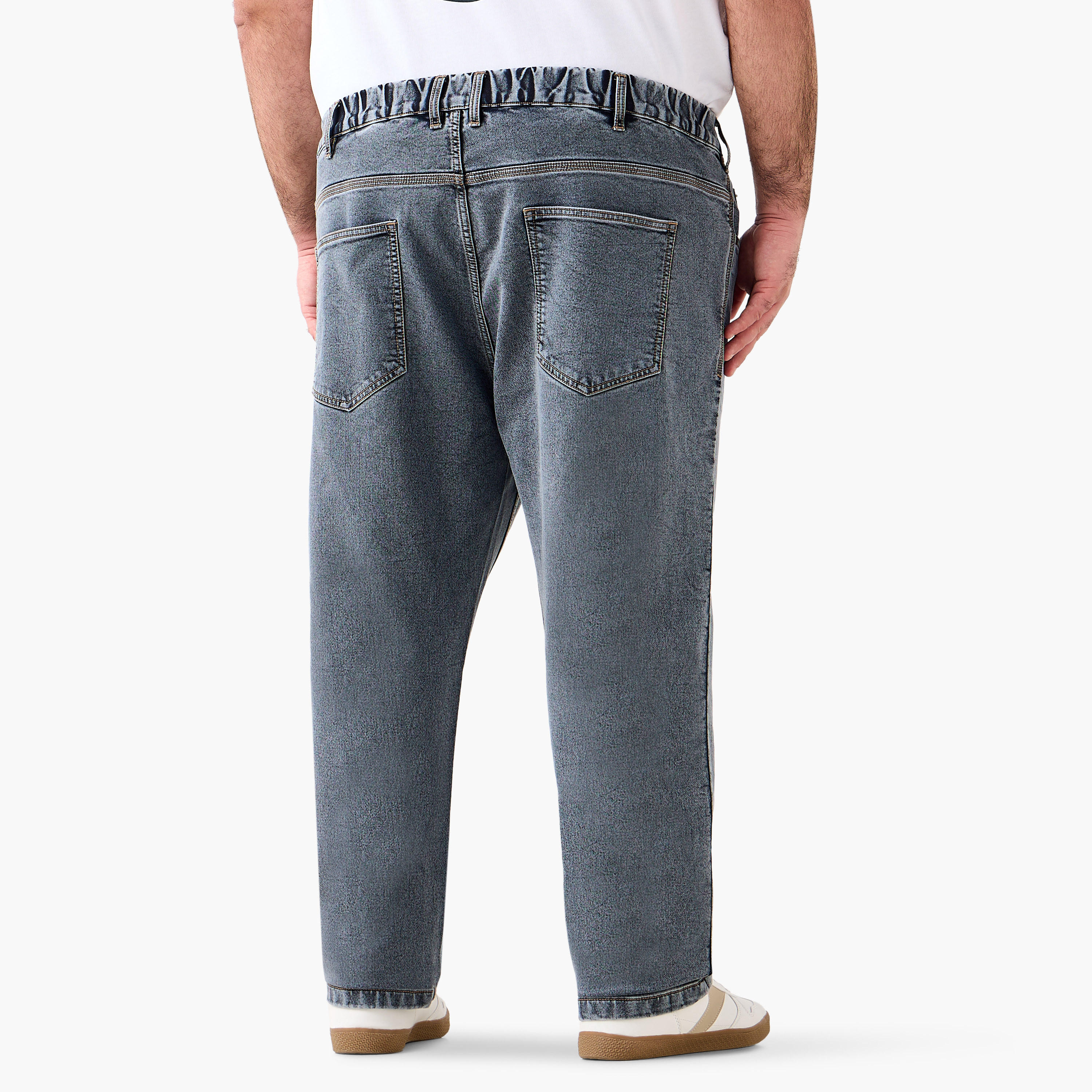 بنطلون جينز مطاطي بخصر مرن وقصة مريحة للرجال-men-clothing-bottoms-jeans-image-4