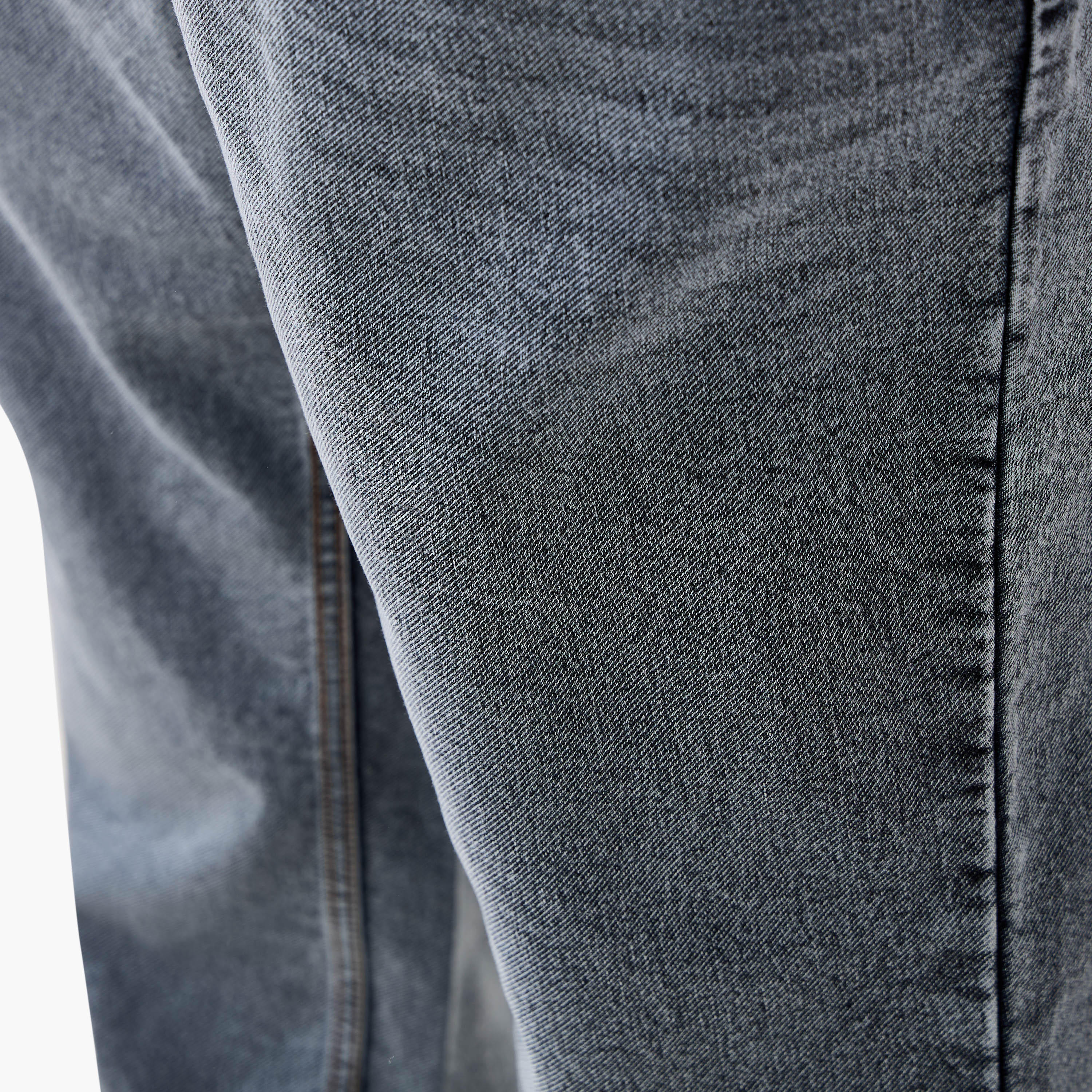 بنطلون جينز مطاطي بخصر مرن وقصة مريحة للرجال-men-clothing-bottoms-jeans-image-1