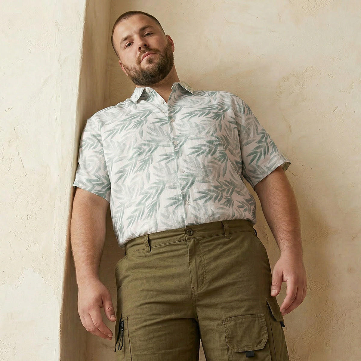 قميص بقصة عادية وياقة وطبعات وأكمام قصيرة للرجال-men-clothing-shirts-image-4