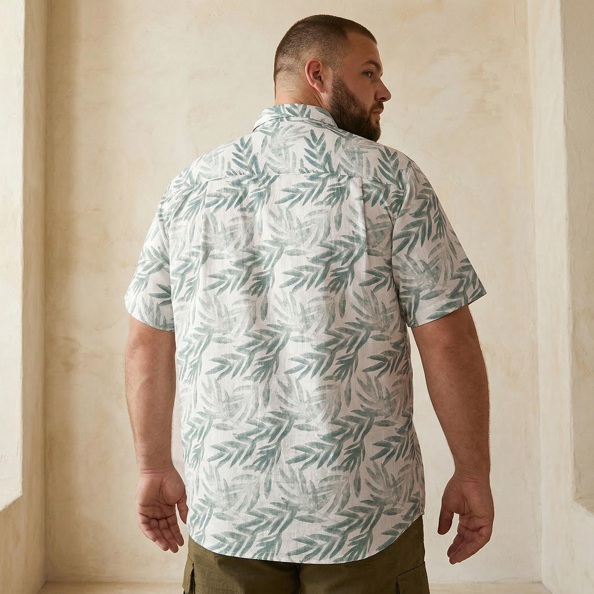 قميص بقصة عادية وياقة وطبعات وأكمام قصيرة للرجال-men-clothing-shirts-image-1