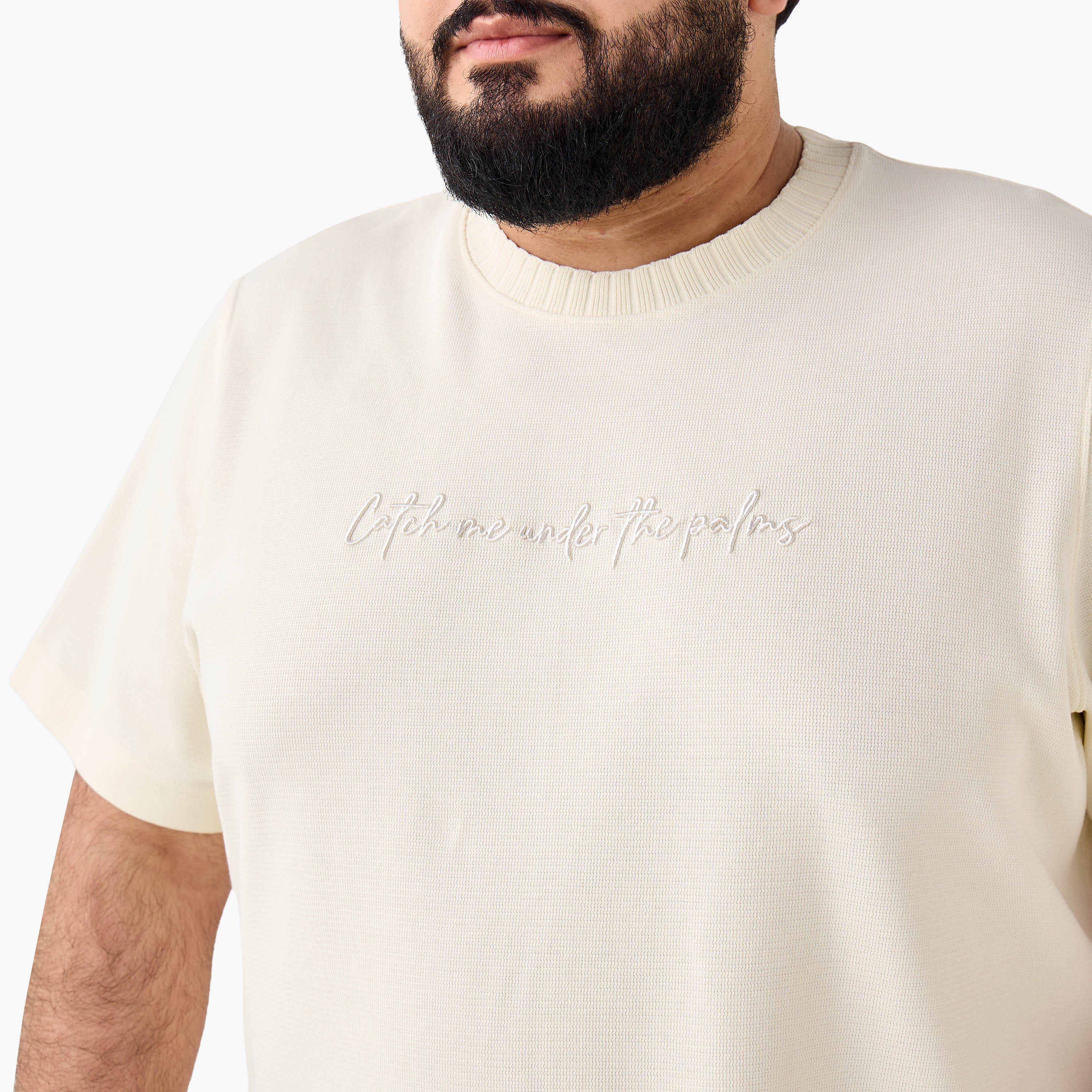 تيشيرت رجالي منقوش بياقة ضيقة وأكمام قصيرة-men-clothing-tshirtsandpolos-tshirts-image-2