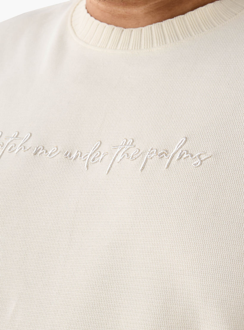 تيشيرت رجالي منقوش بياقة ضيقة وأكمام قصيرة-men-clothing-tshirtsandpolos-tshirts-image-1