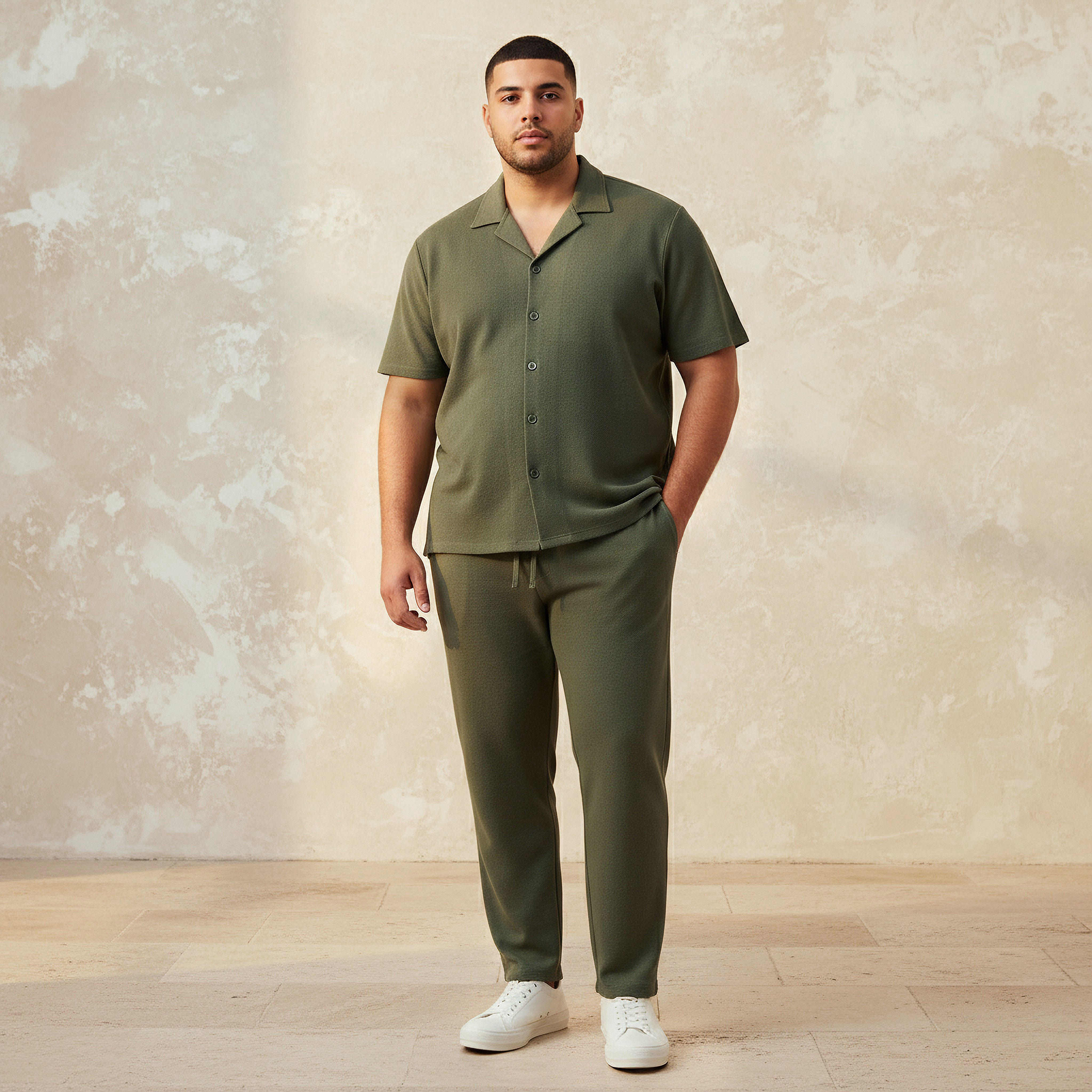 قميص بارز الملمس بقصّة عادية وياقة كامب وأكمام قصيرة للرجال-men-clothing-shirts-image-3