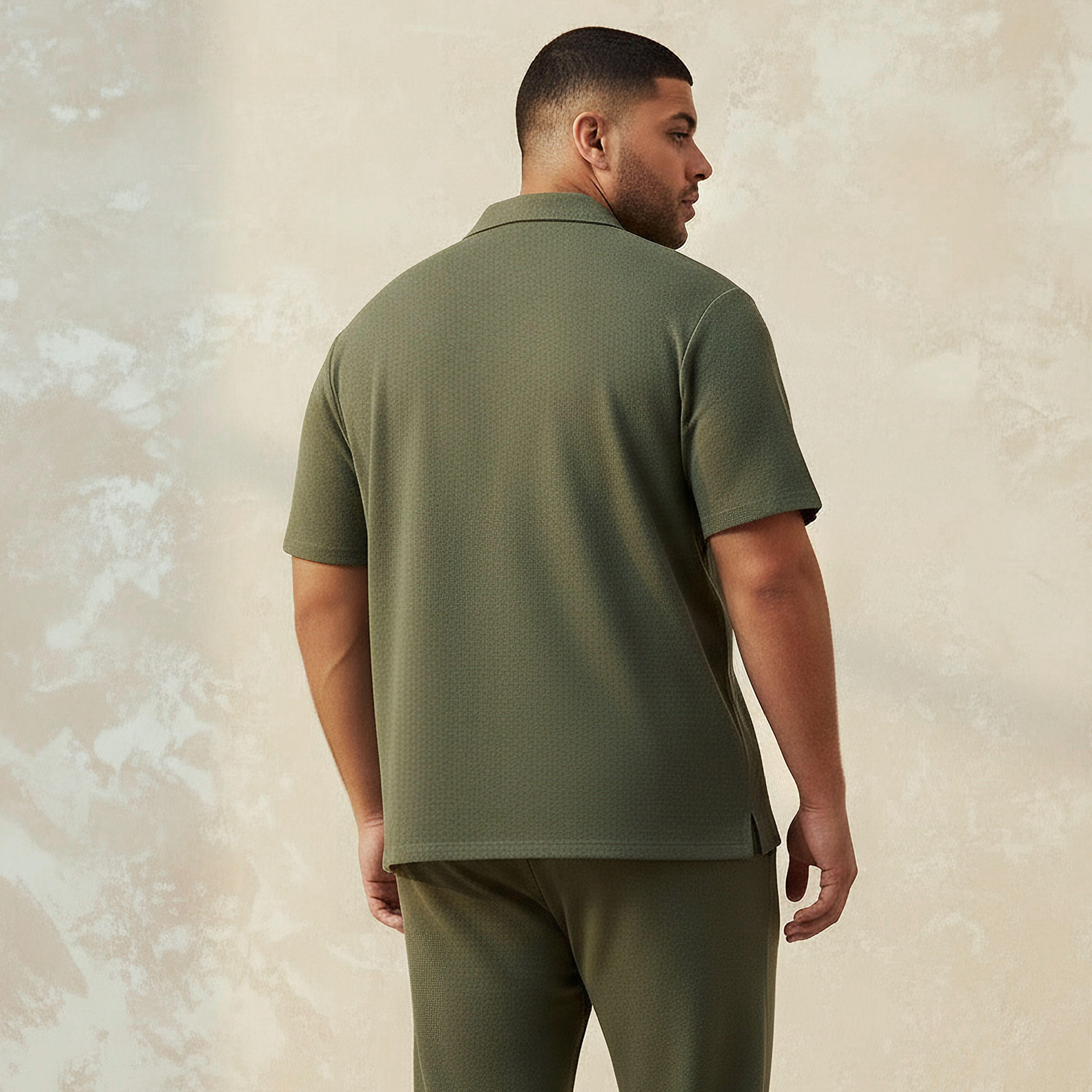 قميص بارز الملمس بقصّة عادية وياقة كامب وأكمام قصيرة للرجال-men-clothing-shirts-image-4