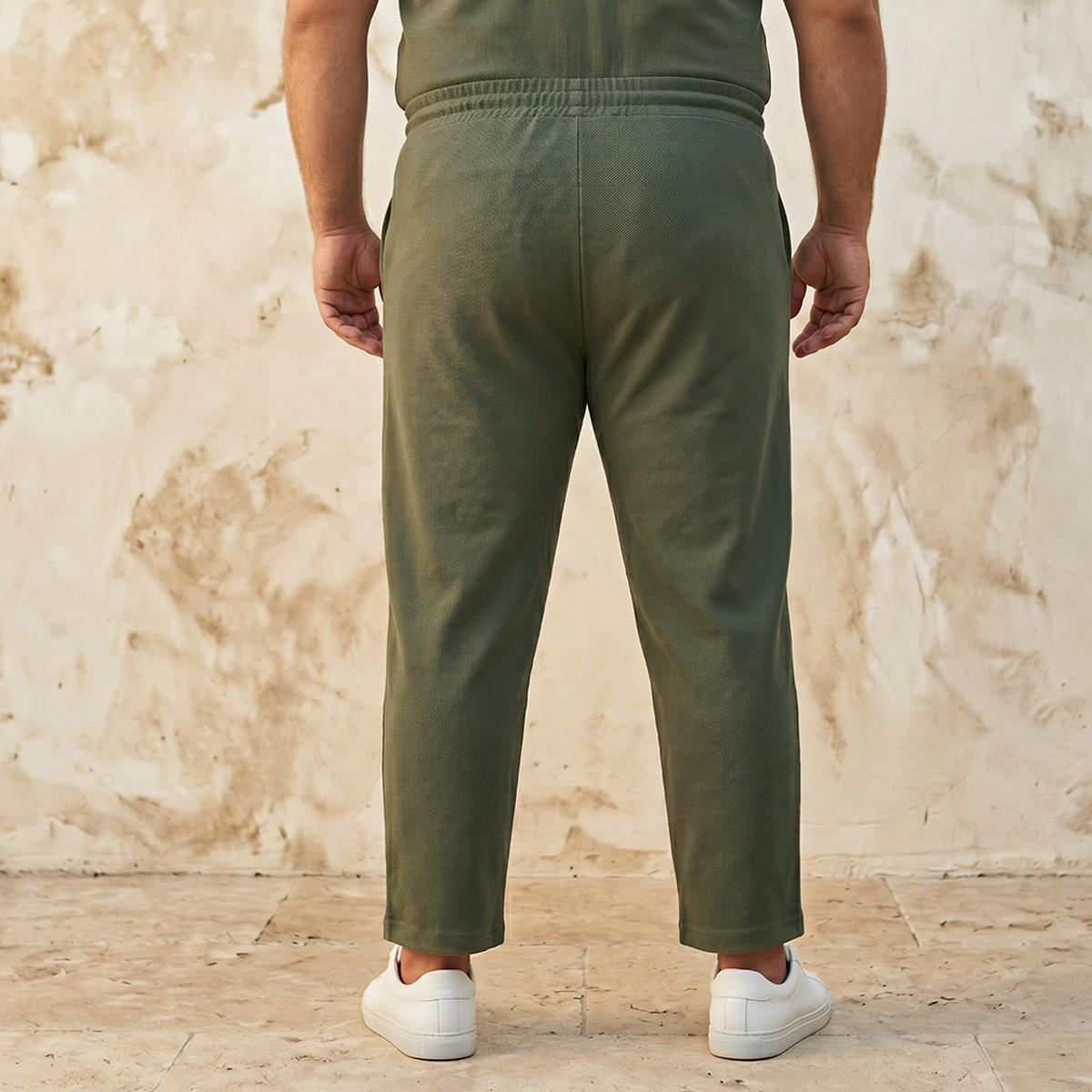 بنطلون رياضي بقصّة عادية للرجال-men-clothing-bottoms-joggers-image-1