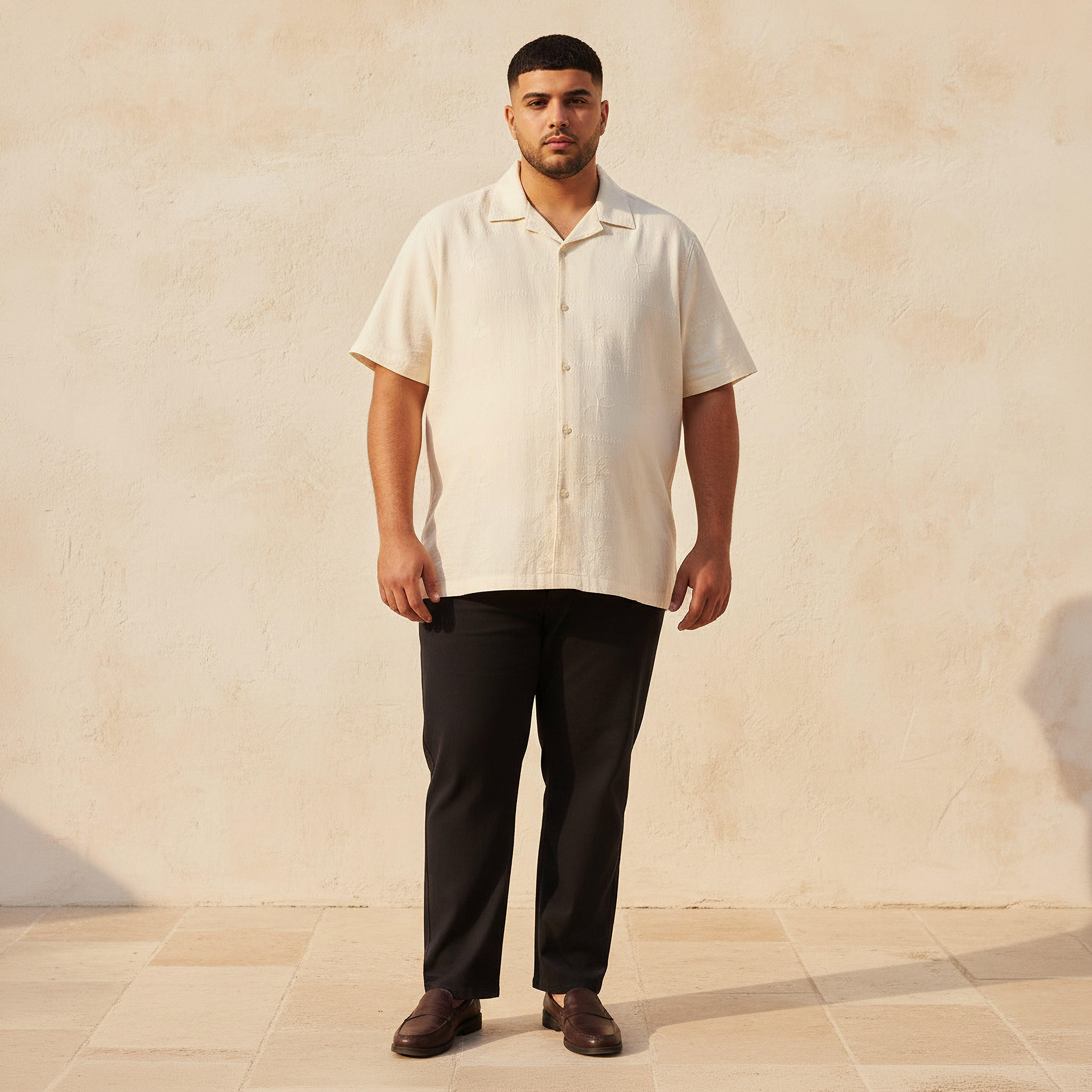 قميص بارز الملمس بقصة عادية وياقة كامب وأكمام قصيرة للرجال-men-clothing-shirts-image-3