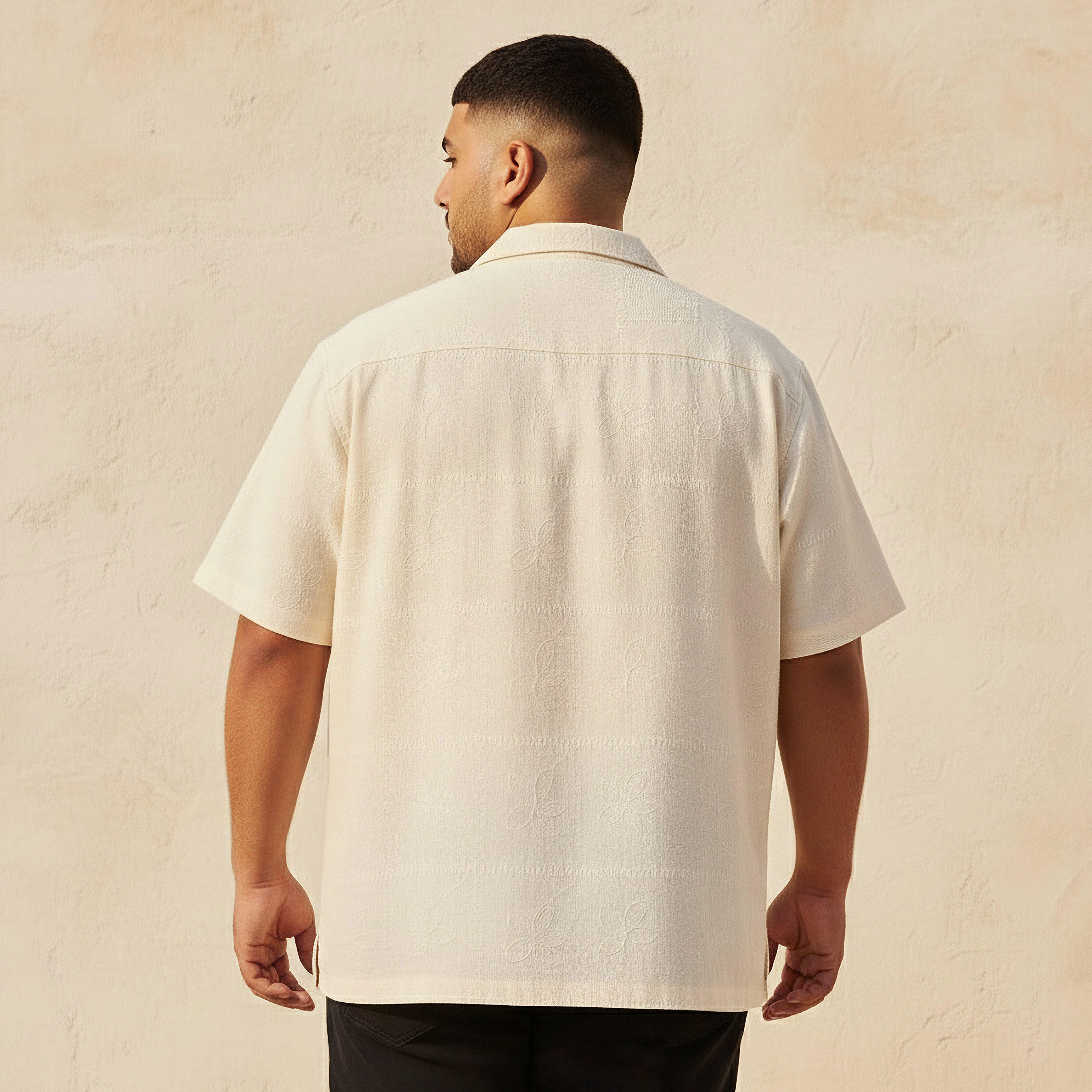 قميص بارز الملمس بقصة عادية وياقة كامب وأكمام قصيرة للرجال-men-clothing-shirts-image-4
