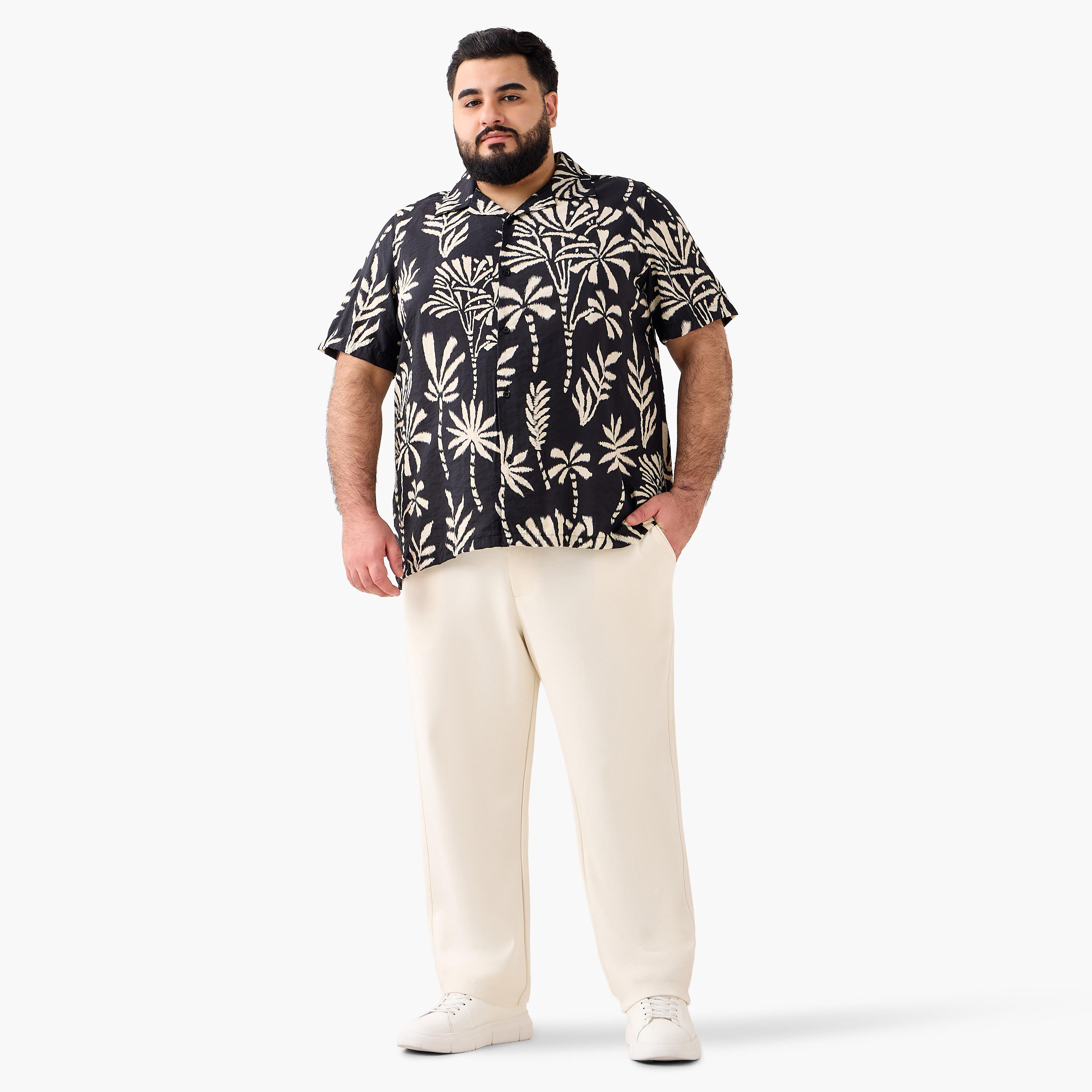 قميص رجالي بطبعات وياقة كامب وأكمام قصيرة-men-clothing-shirts-image-4