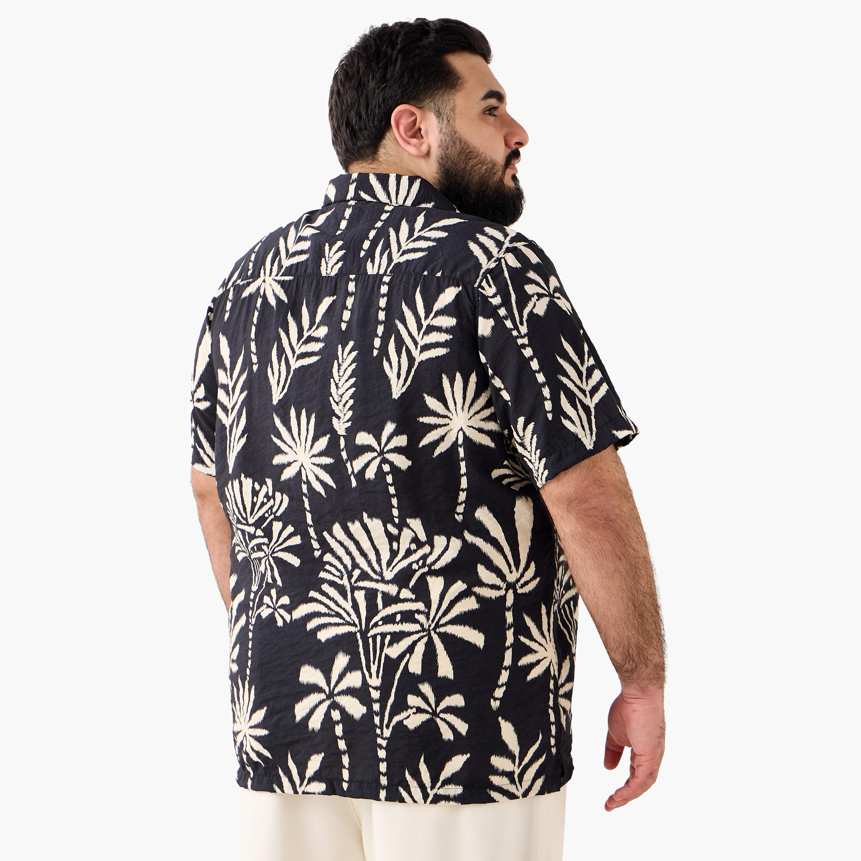 قميص رجالي بطبعات وياقة كامب وأكمام قصيرة-men-clothing-shirts-image-3