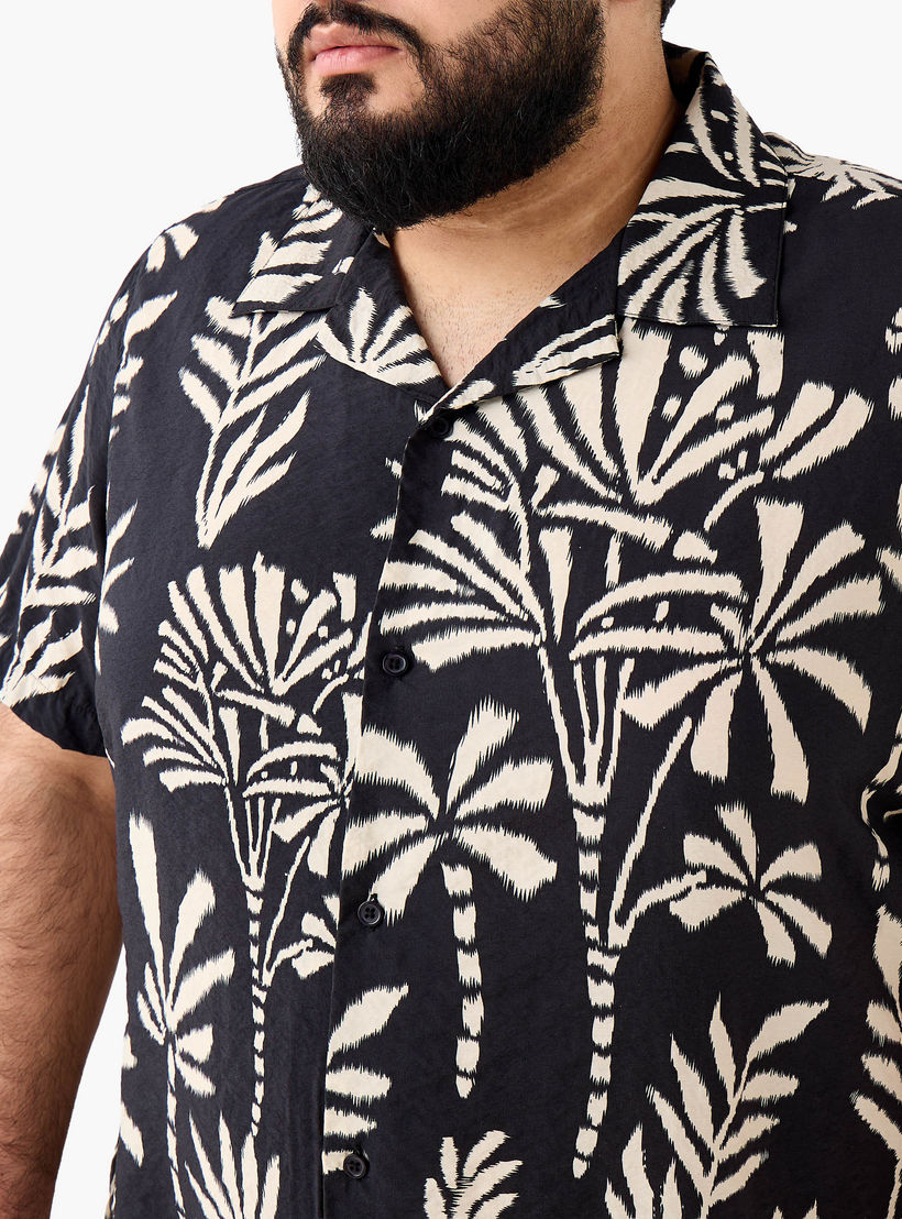 قميص رجالي بطبعات وياقة كامب وأكمام قصيرة-men-clothing-shirts-image-2