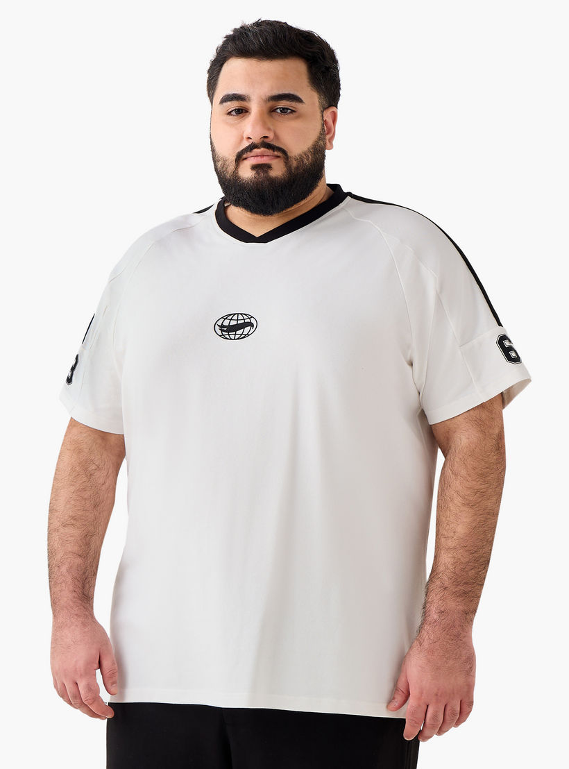 Men Regular Fit V-neck Short Sleeves Hot Wheels Print T-shirt-men-clothing-tshirtsandpolos-tshirts-image-2