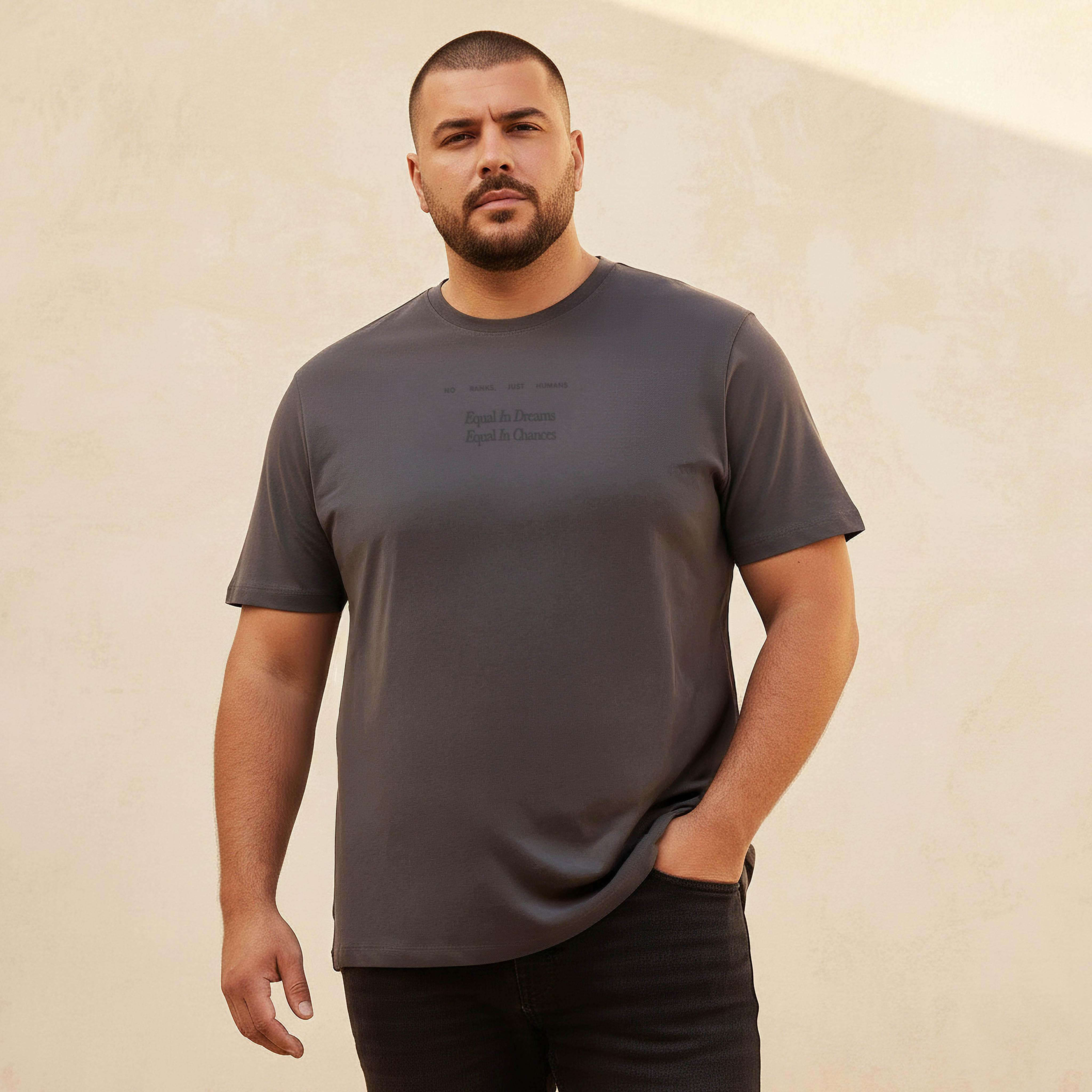 تيشيرت رجالي بطبعات وقصة عادية وياقة ضيقة وأكمام قصيرة-men-clothing-tshirtsandpolos-tshirts-image-4