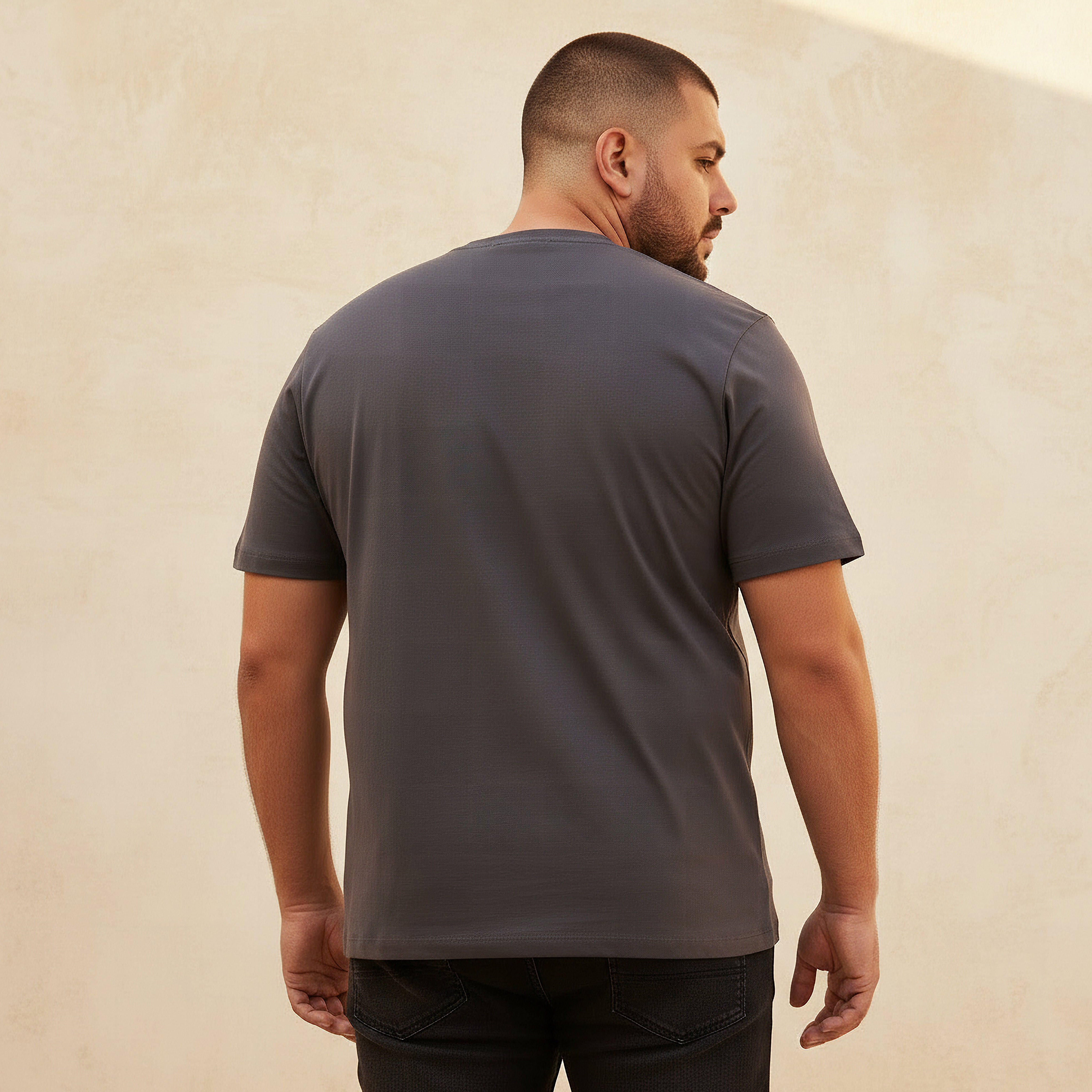 تيشيرت رجالي بطبعات وقصة عادية وياقة ضيقة وأكمام قصيرة-men-clothing-tshirtsandpolos-tshirts-image-1