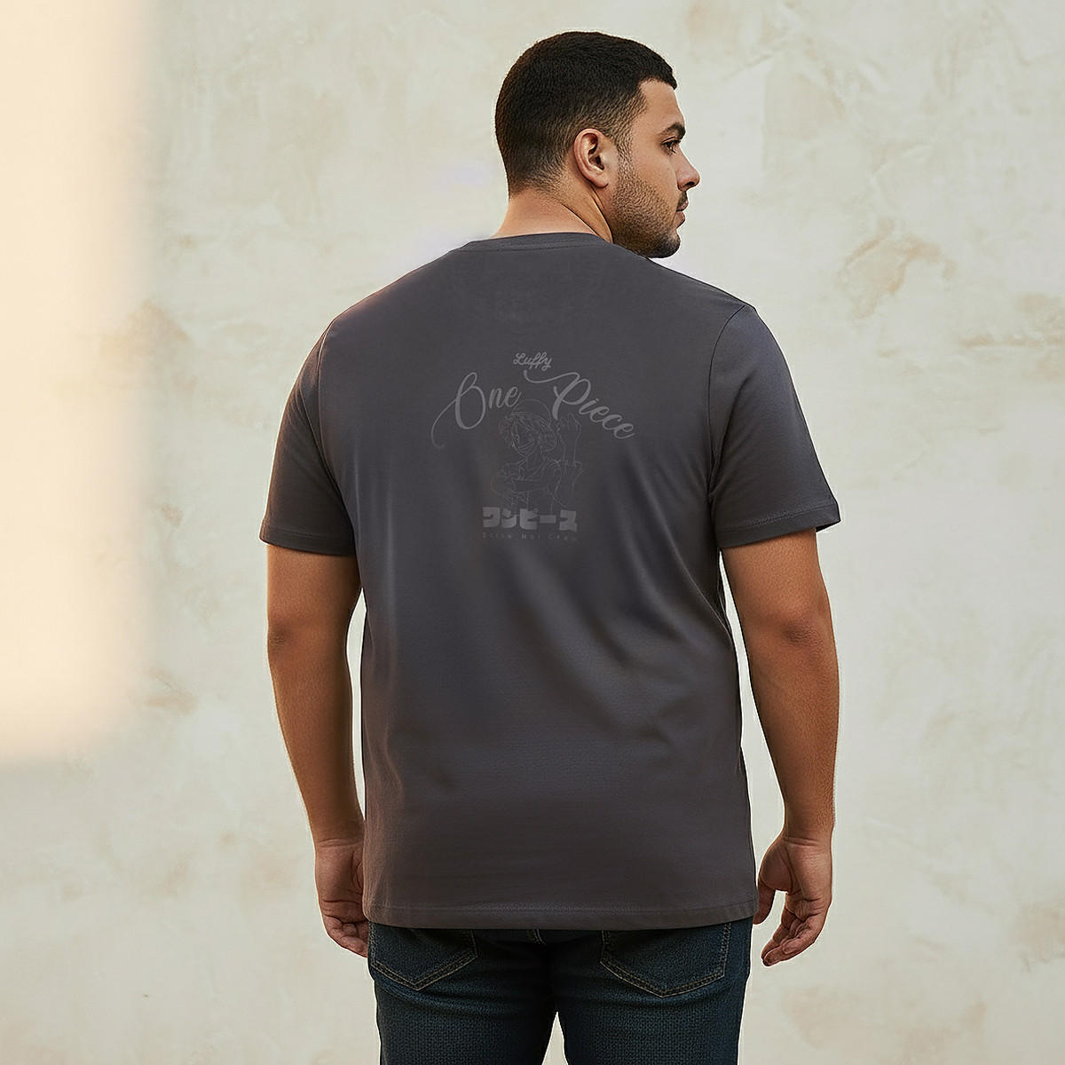 تيشيرت بقصّة عادية وياقة ضيقة وأكمام قصيرة وطبعات للرجال-men-clothing-tshirtsandpolos-tshirts-image-4