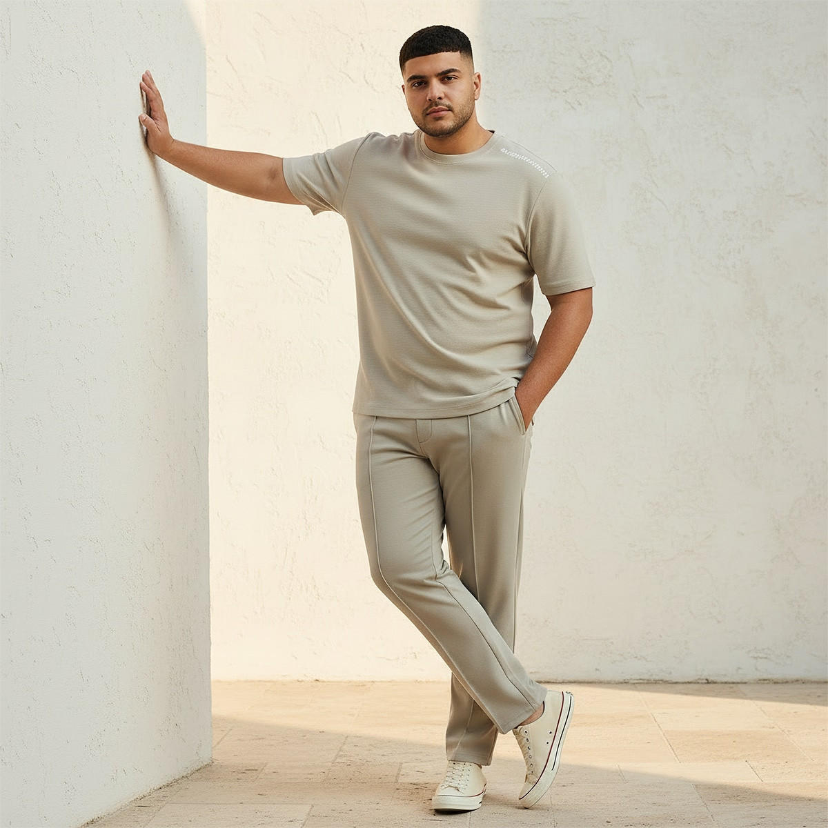 تيشيرت بقصة عادية وياقة ضيقة وأكمام قصيرة وطبعات شعار من سبلاش ماكسيم بلس-men-clothing-tshirtsandpolos-tshirts-image-3