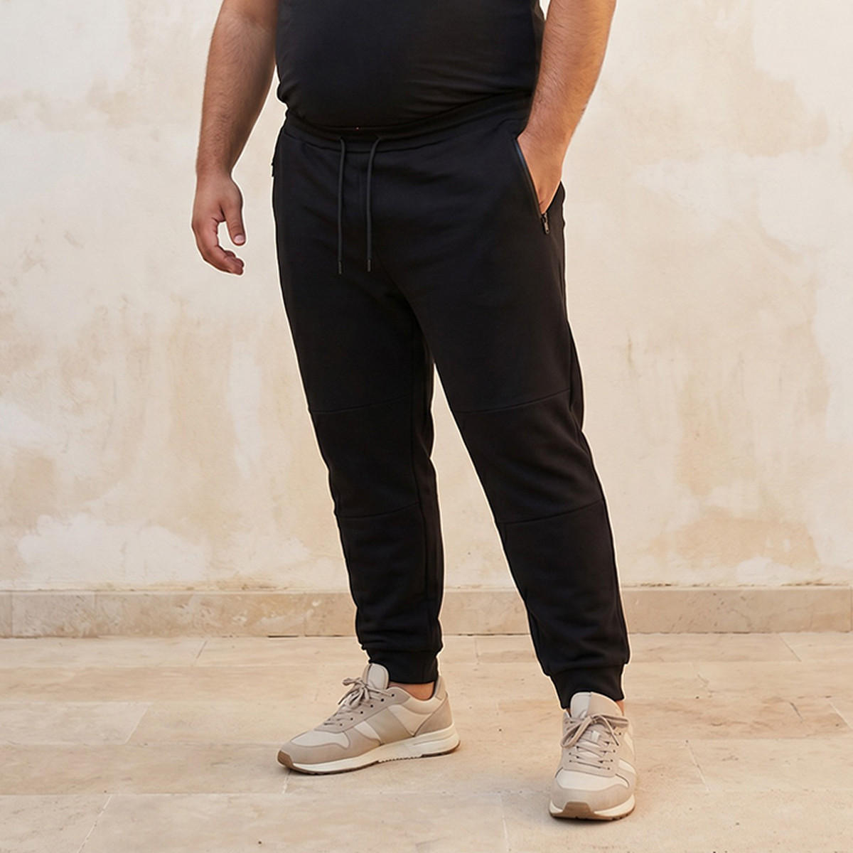 بنطلون رياضي بقصّة مريحة ورباط إغلاق وتفاصيل مقصوصة ومخيطة للرجال-men-clothing-bottoms-joggers-image-1
