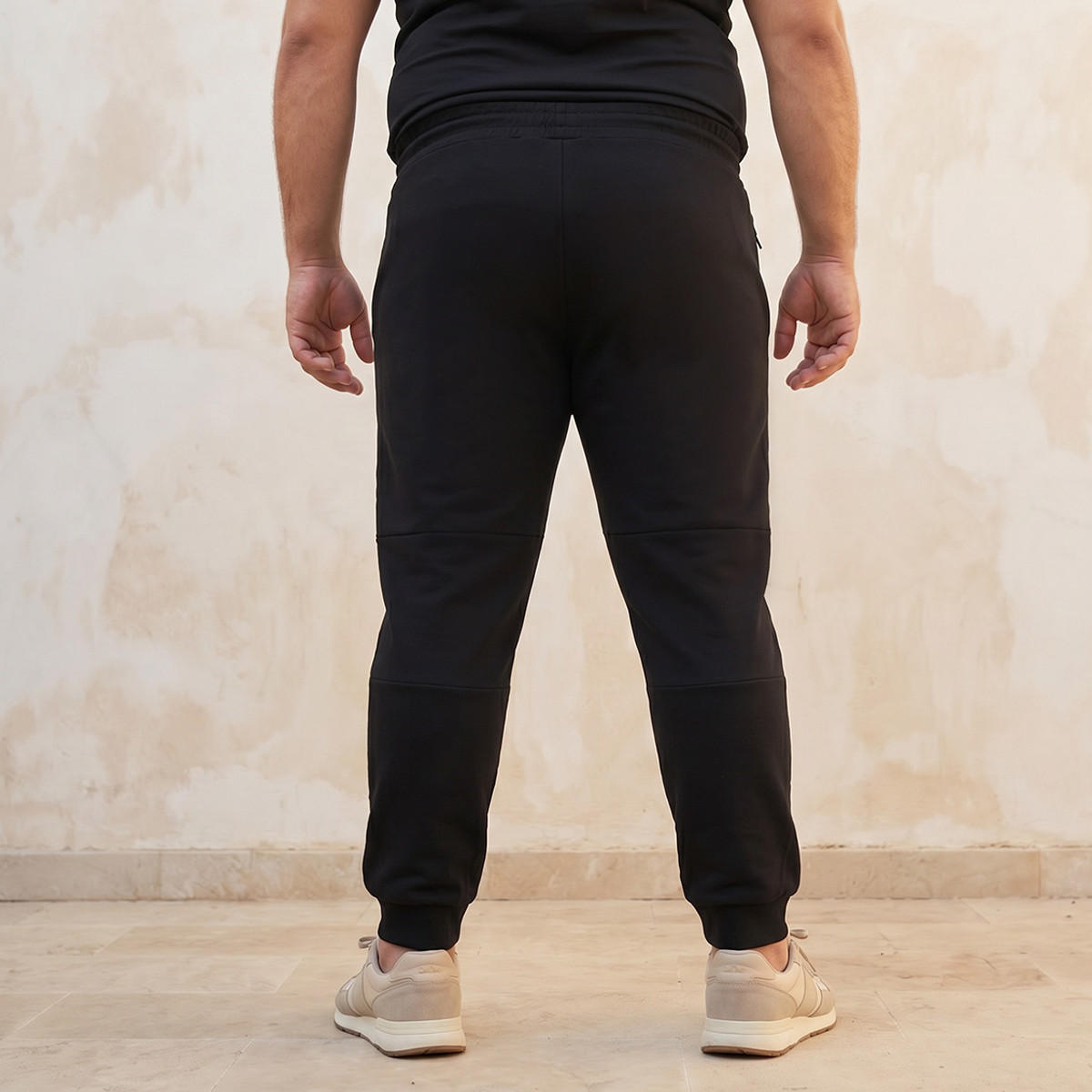 بنطلون رياضي بقصّة مريحة ورباط إغلاق وتفاصيل مقصوصة ومخيطة للرجال-men-clothing-bottoms-joggers-image-4