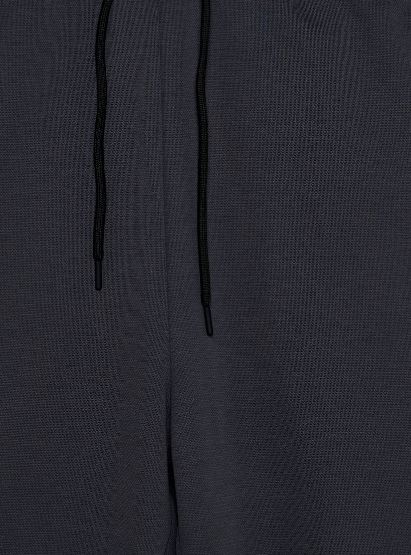 بنطلون رياضي بقصّة مريحة ورباط إغلاق وتفاصيل مقصوصة ومخيطة للرجال-men-clothing-bottoms-joggers-image-2
