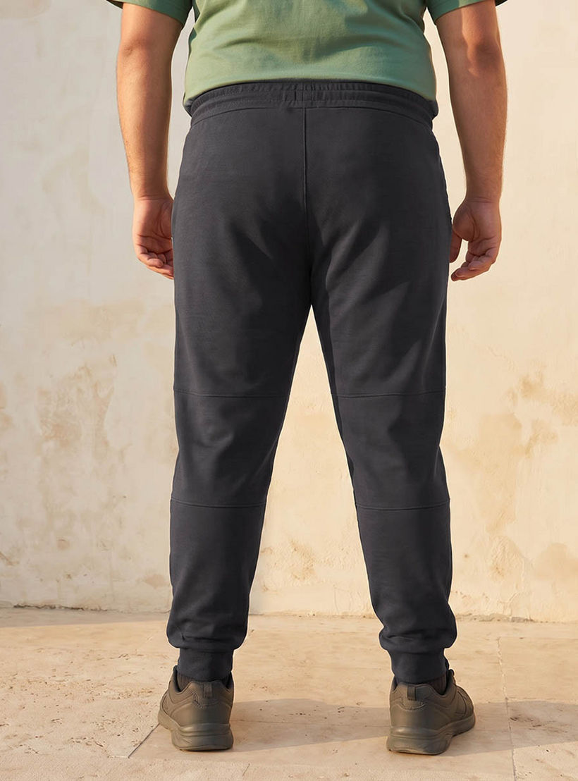 بنطلون رياضي بقصّة مريحة ورباط إغلاق وتفاصيل مقصوصة ومخيطة للرجال-men-clothing-bottoms-joggers-image-4