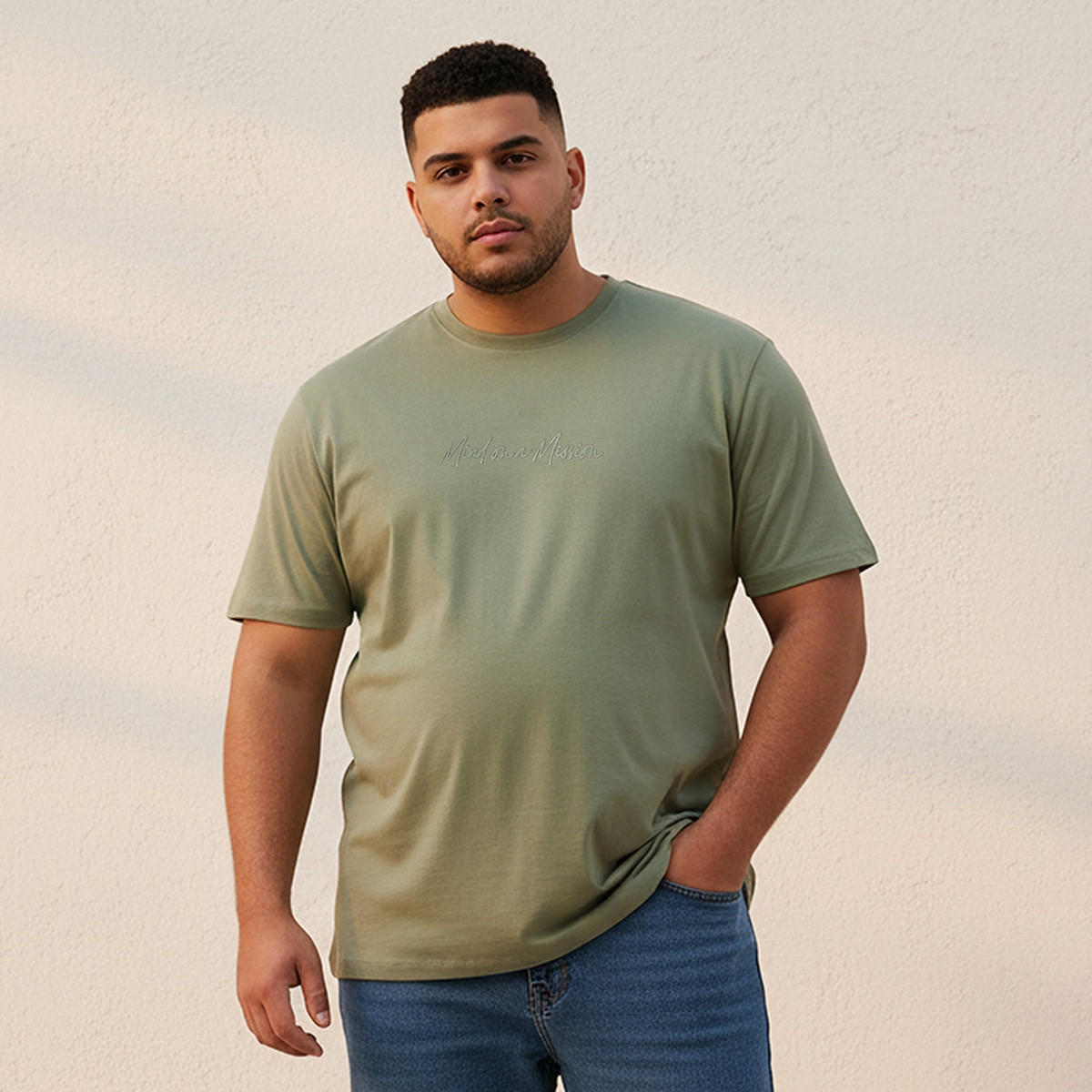 تيشيرت بطبعات شعار وأكمام قصيرة وياقة ضيقة من سبلاش ماكسيم بلس-men-clothing-tshirtsandpolos-tshirts-image-1