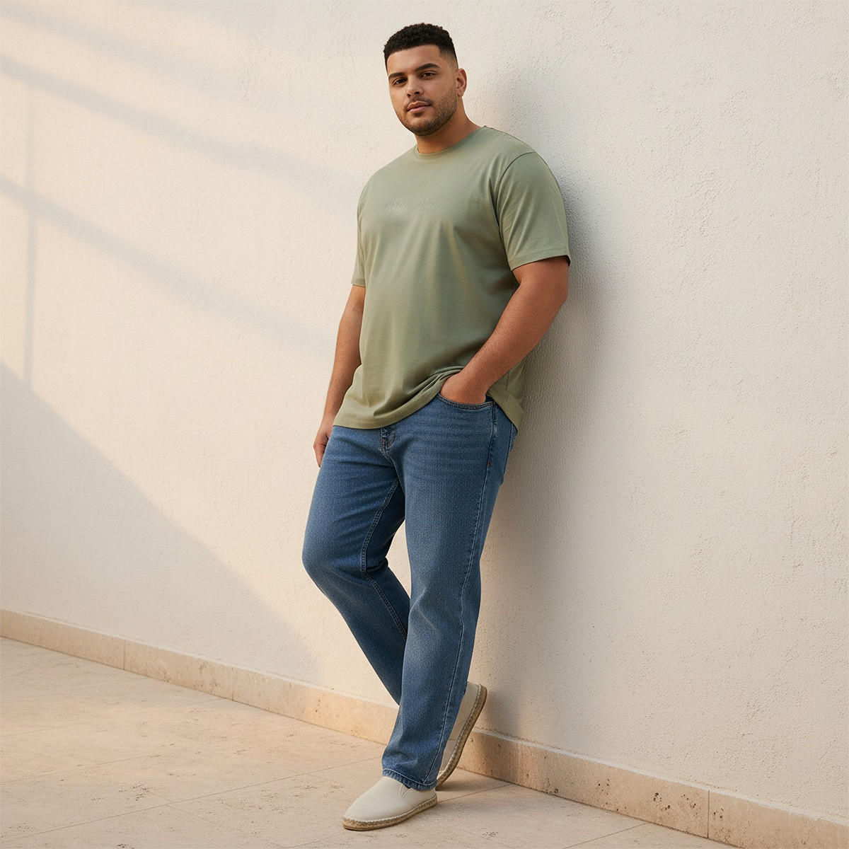 تيشيرت بطبعات شعار وأكمام قصيرة وياقة ضيقة من سبلاش ماكسيم بلس-men-clothing-tshirtsandpolos-tshirts-image-3