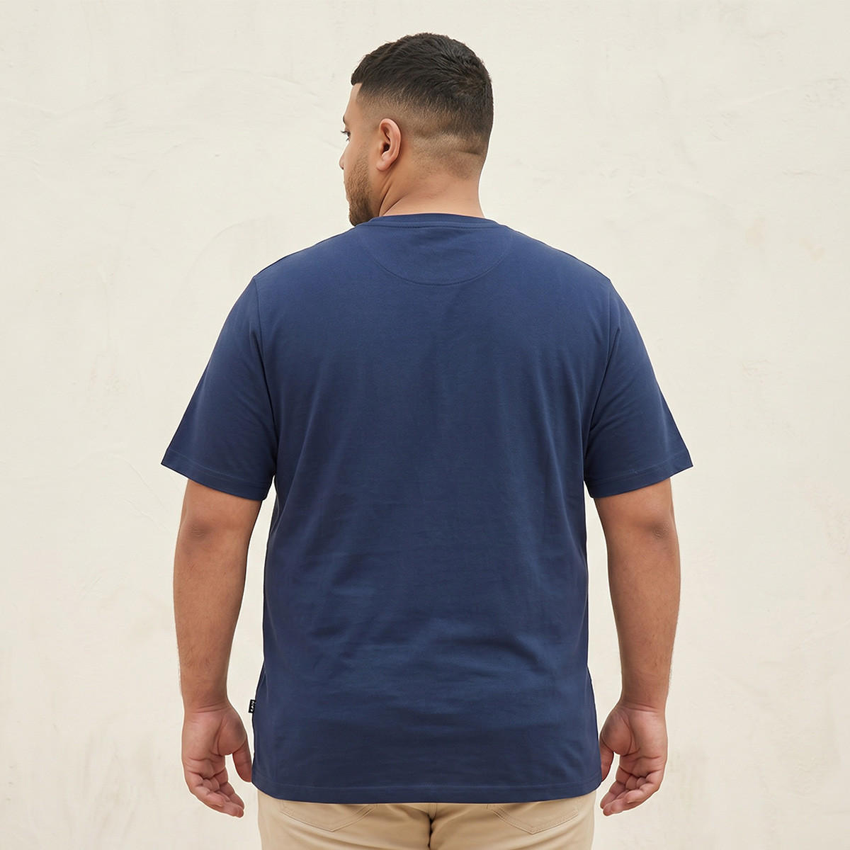 تيشيرت مقاس كبير بياقة ضيقة وأكمام قصيرة وطبعات شعار من سبلاش ماكسيم-men-clothing-tshirtsandpolos-tshirts-image-4