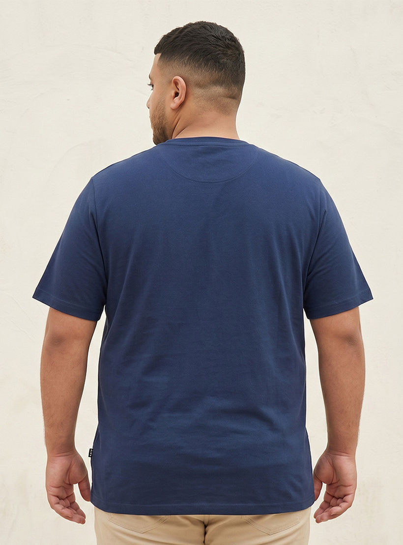 تيشيرت مقاس كبير بياقة ضيقة وأكمام قصيرة وطبعات شعار من سبلاش ماكسيم-men-clothing-tshirtsandpolos-tshirts-image-4