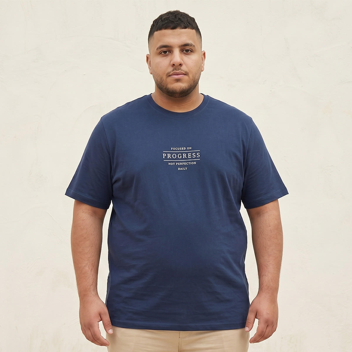 تيشيرت مقاس كبير بياقة ضيقة وأكمام قصيرة وطبعات شعار من سبلاش ماكسيم-men-clothing-tshirtsandpolos-tshirts-image-5