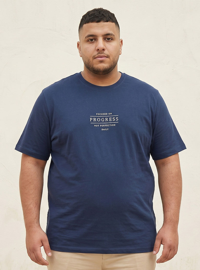 تيشيرت مقاس كبير بياقة ضيقة وأكمام قصيرة وطبعات شعار من سبلاش ماكسيم-men-clothing-tshirtsandpolos-tshirts-image-5