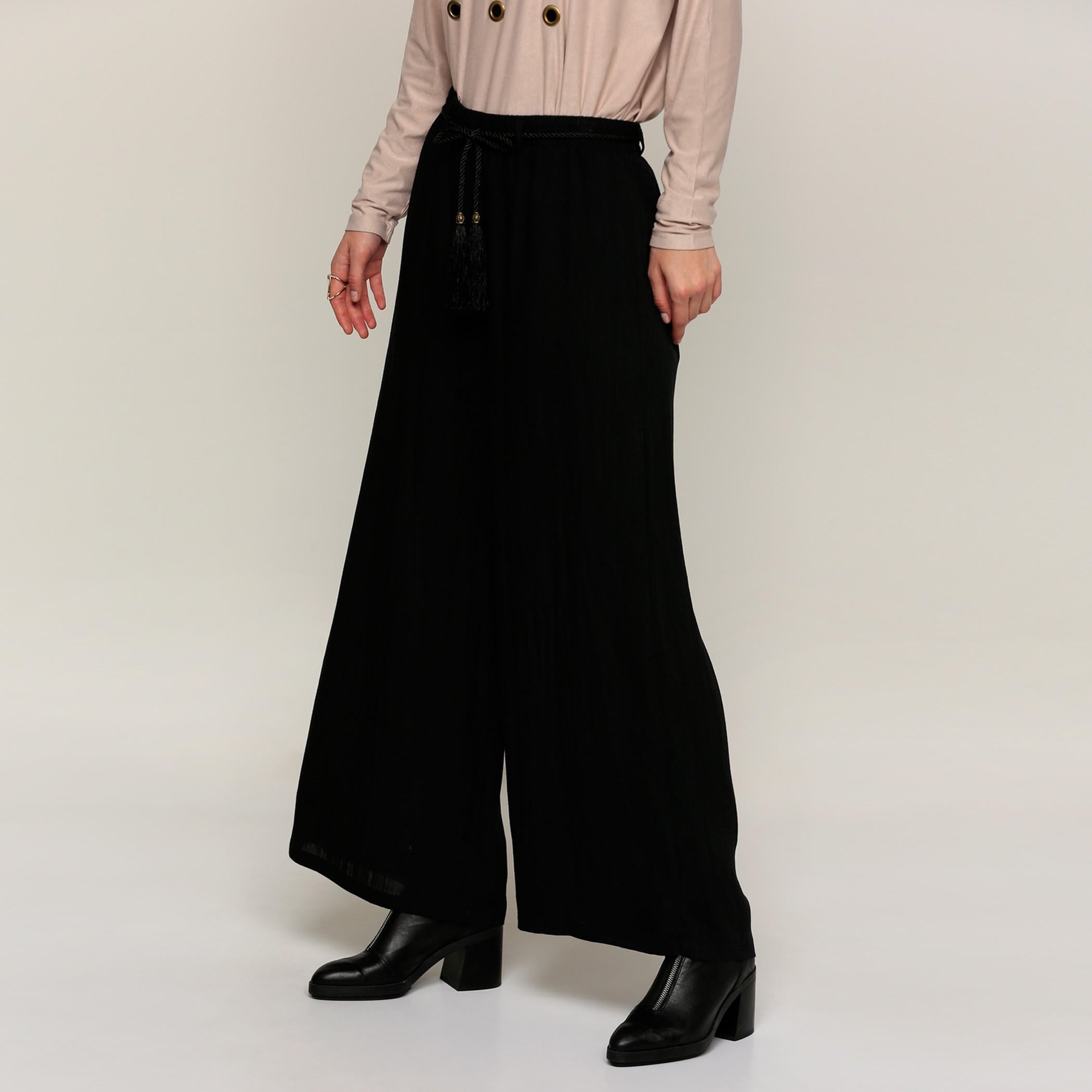 بنطال بالازو طويل بخصر مطّاطي وجيوب-women-clothing-bottoms-trousers-image-3