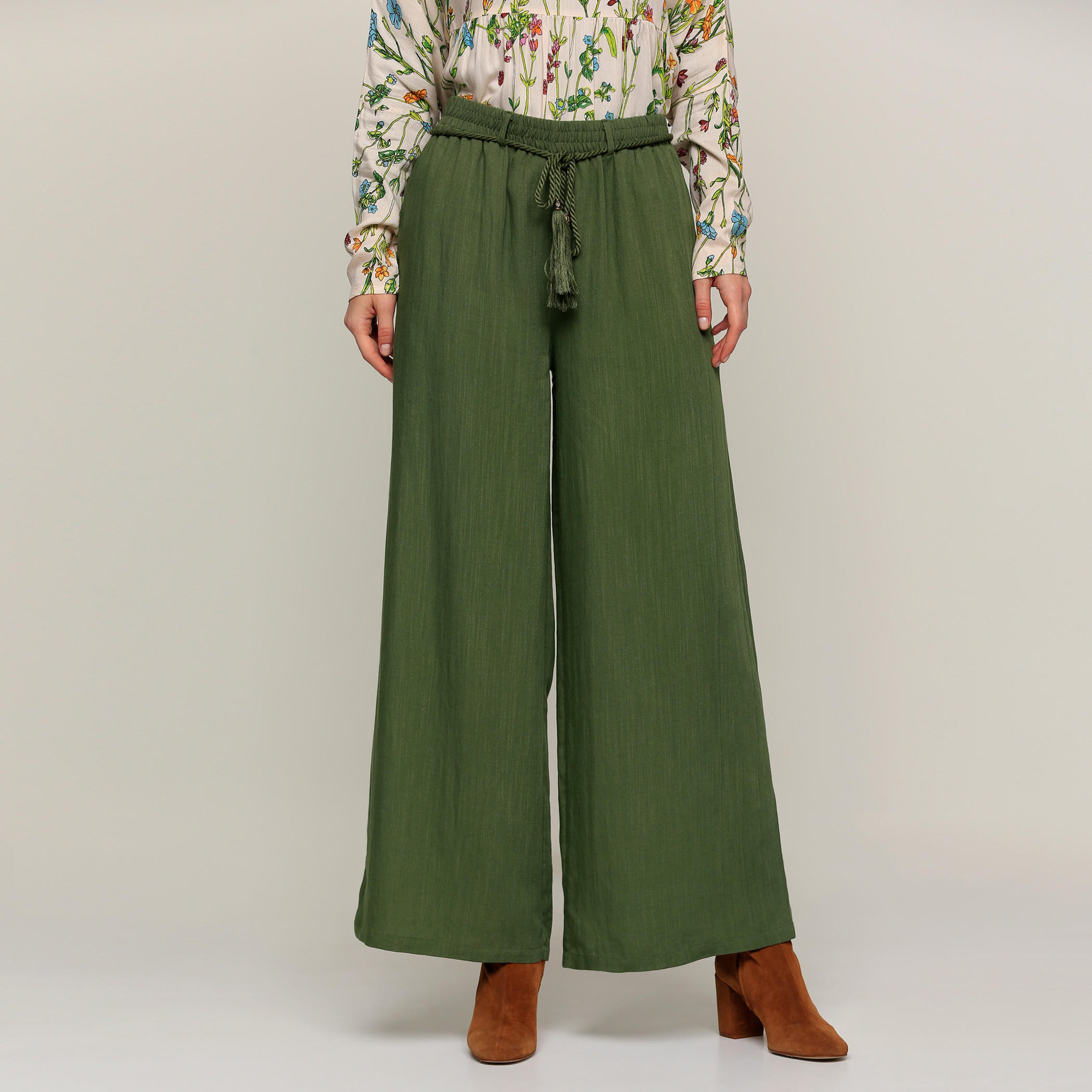 بنطال بالازو طويل بخصر مطّاطي وجيوب-women-clothing-bottoms-trousers-image-1