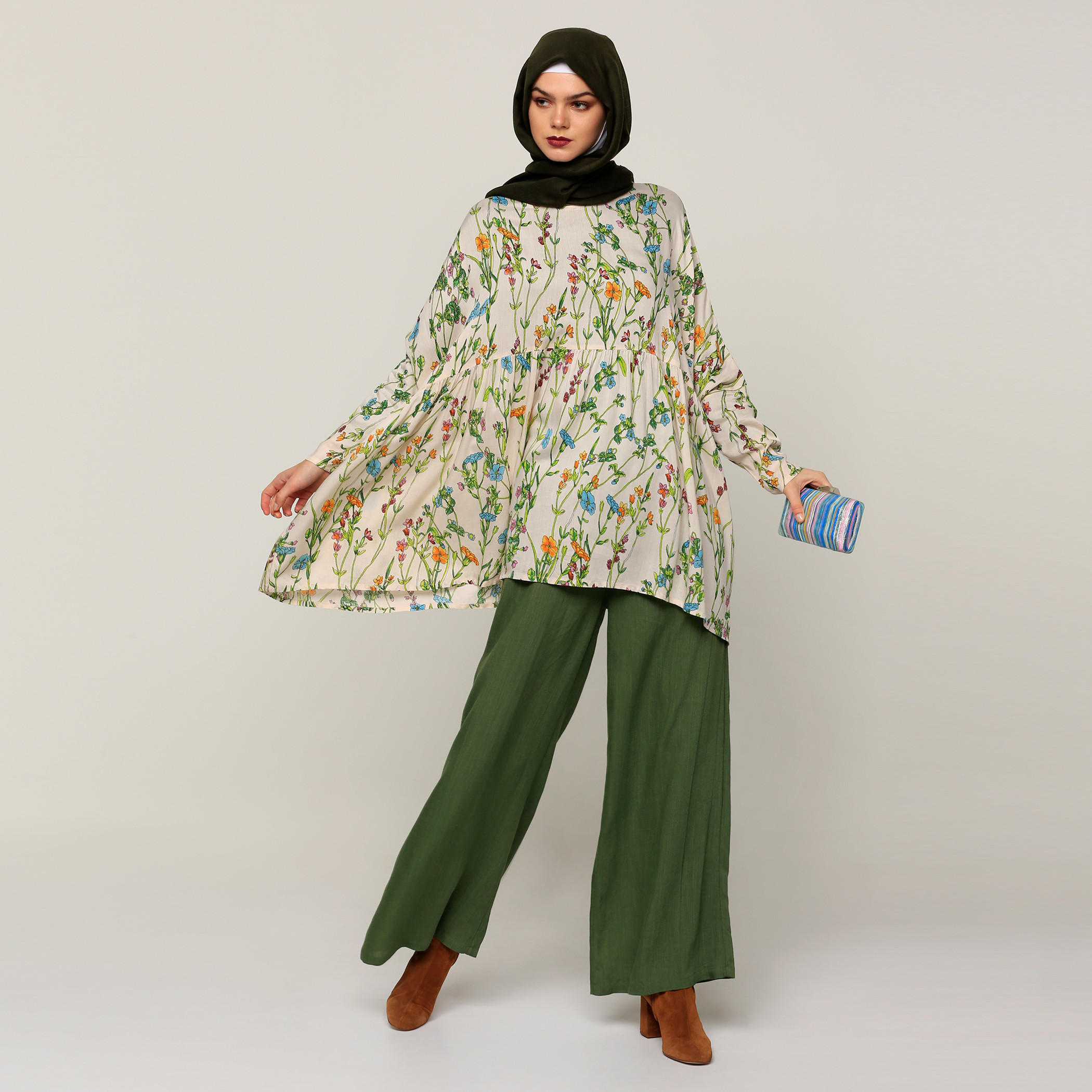بنطال بالازو طويل بخصر مطّاطي وجيوب-women-clothing-bottoms-trousers-image-5