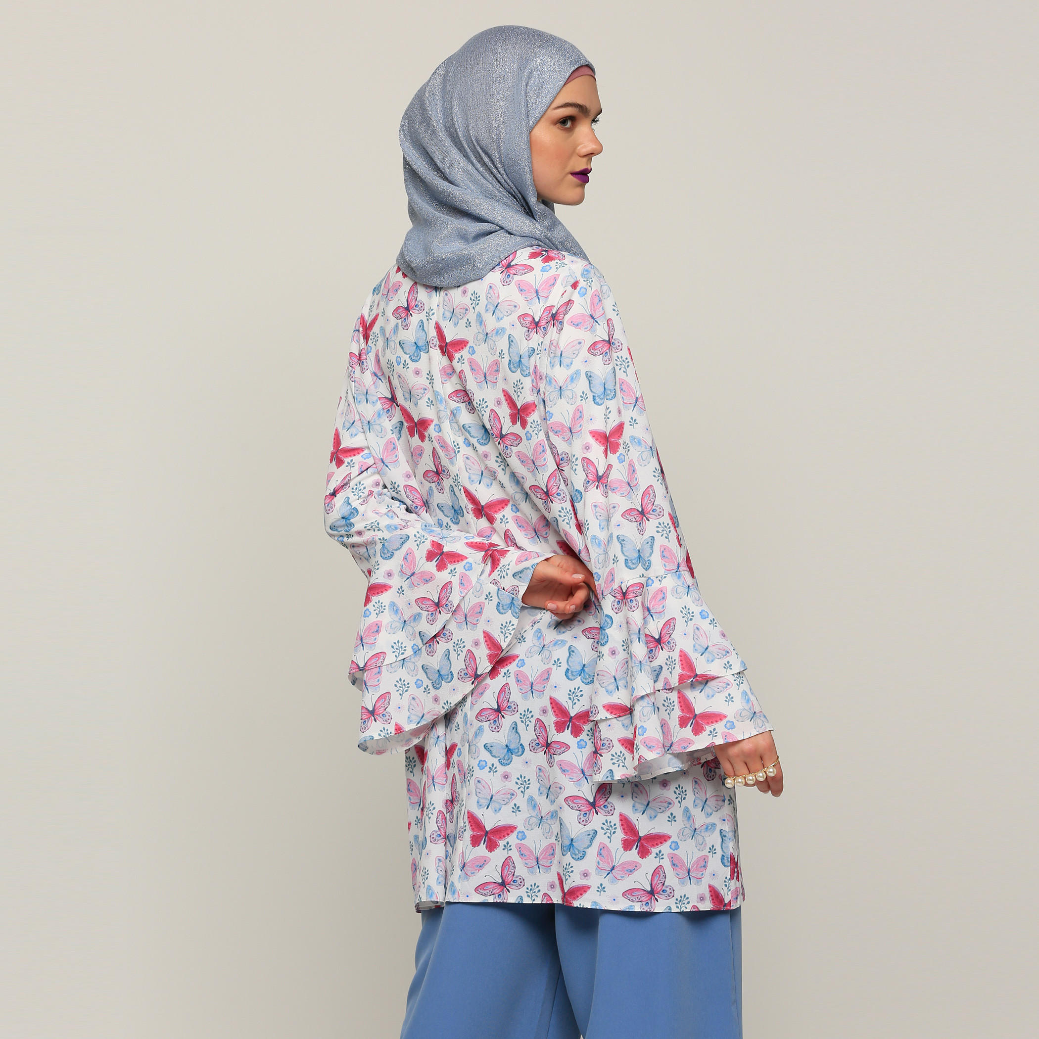 بلوزة بطبعات وأكمام واسعة-women-clothing-shirtsandblouses-blouses-image-4