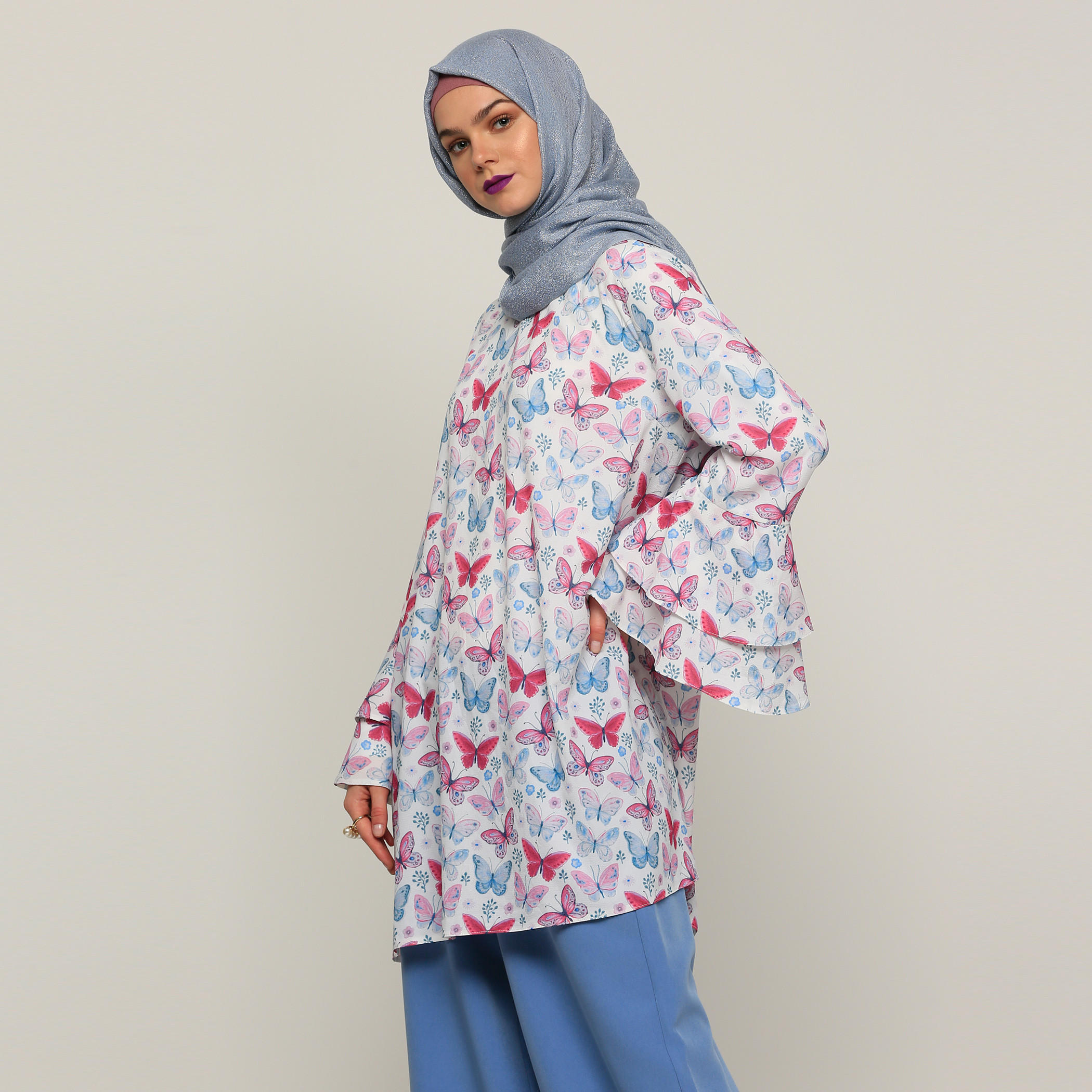 بلوزة بطبعات وأكمام واسعة-women-clothing-shirtsandblouses-blouses-image-3
