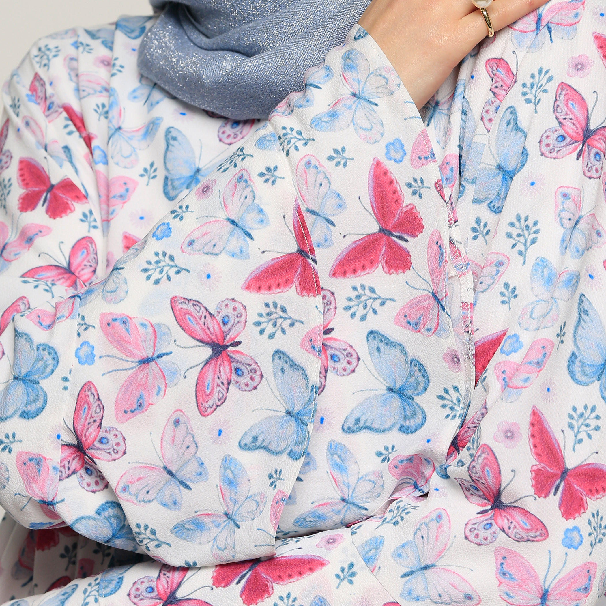 بلوزة بطبعات وأكمام واسعة-women-clothing-shirtsandblouses-blouses-image-2