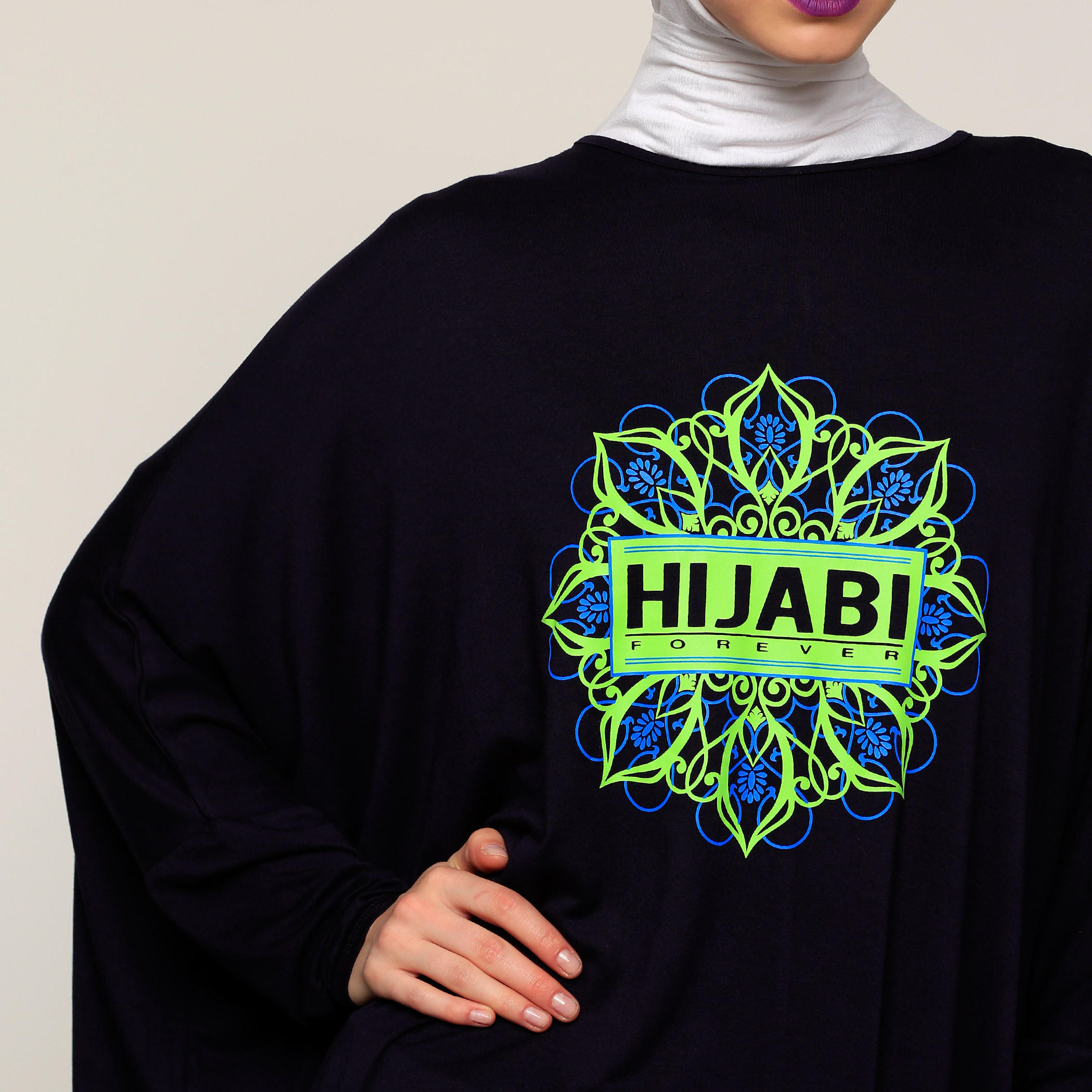 بلوزة بطبعات وياقة مستديرة وأكمام طويلة-women-clothing-shirtsandblouses-blouses-image-2