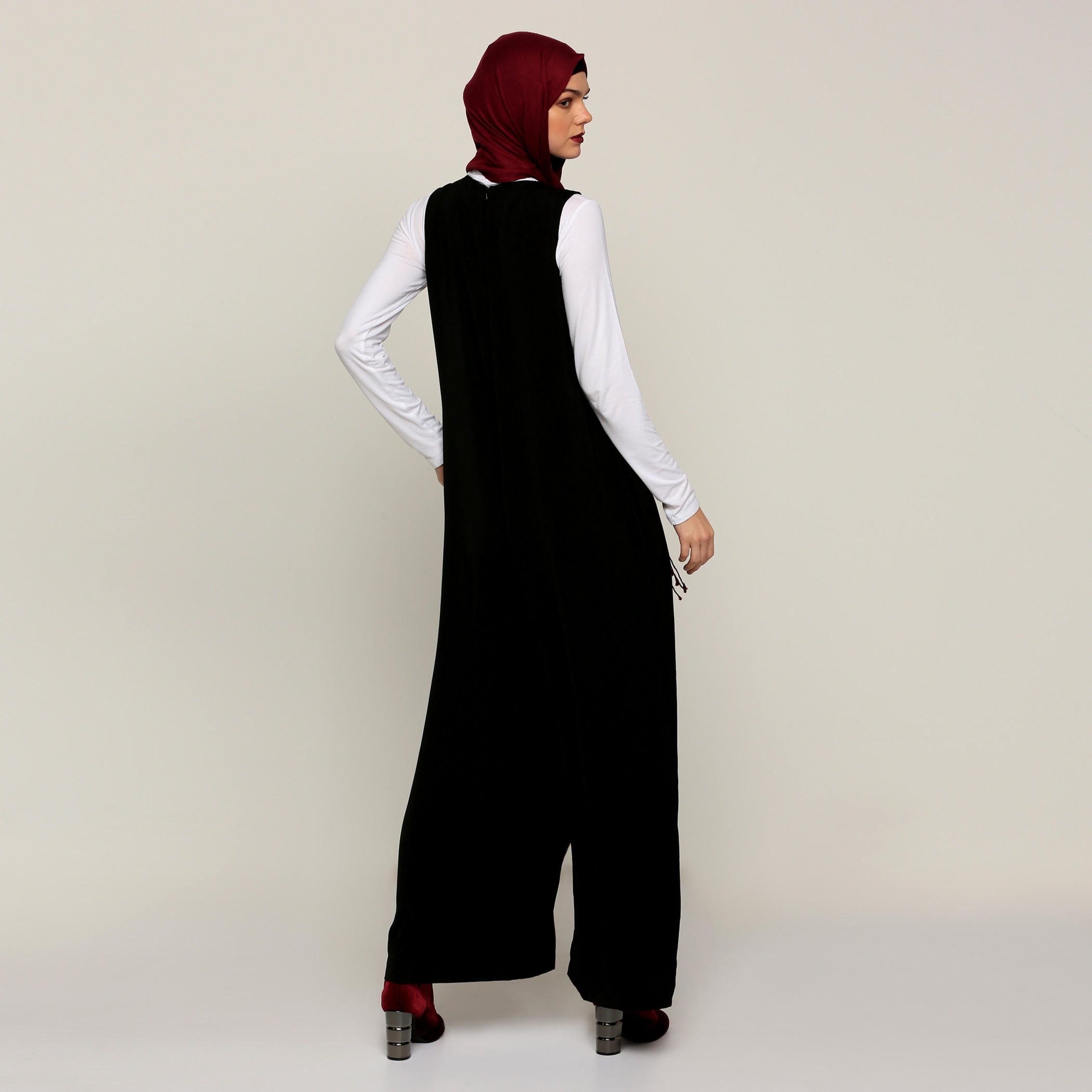 أفرول مطرز بجيب ودون أكمام-women-clothing-jumpsuits-image-2