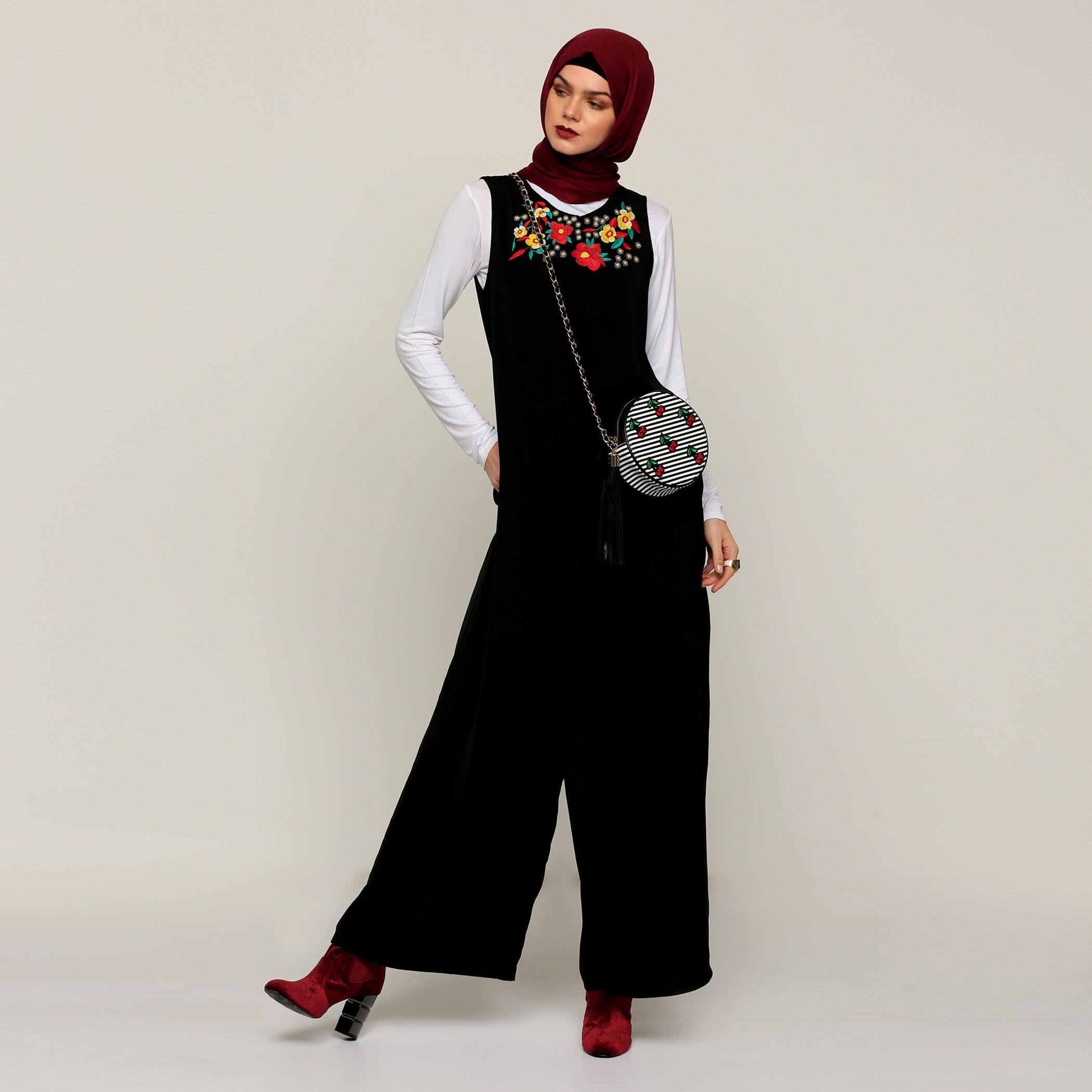 أفرول مطرز بجيب ودون أكمام-women-clothing-jumpsuits-image-5