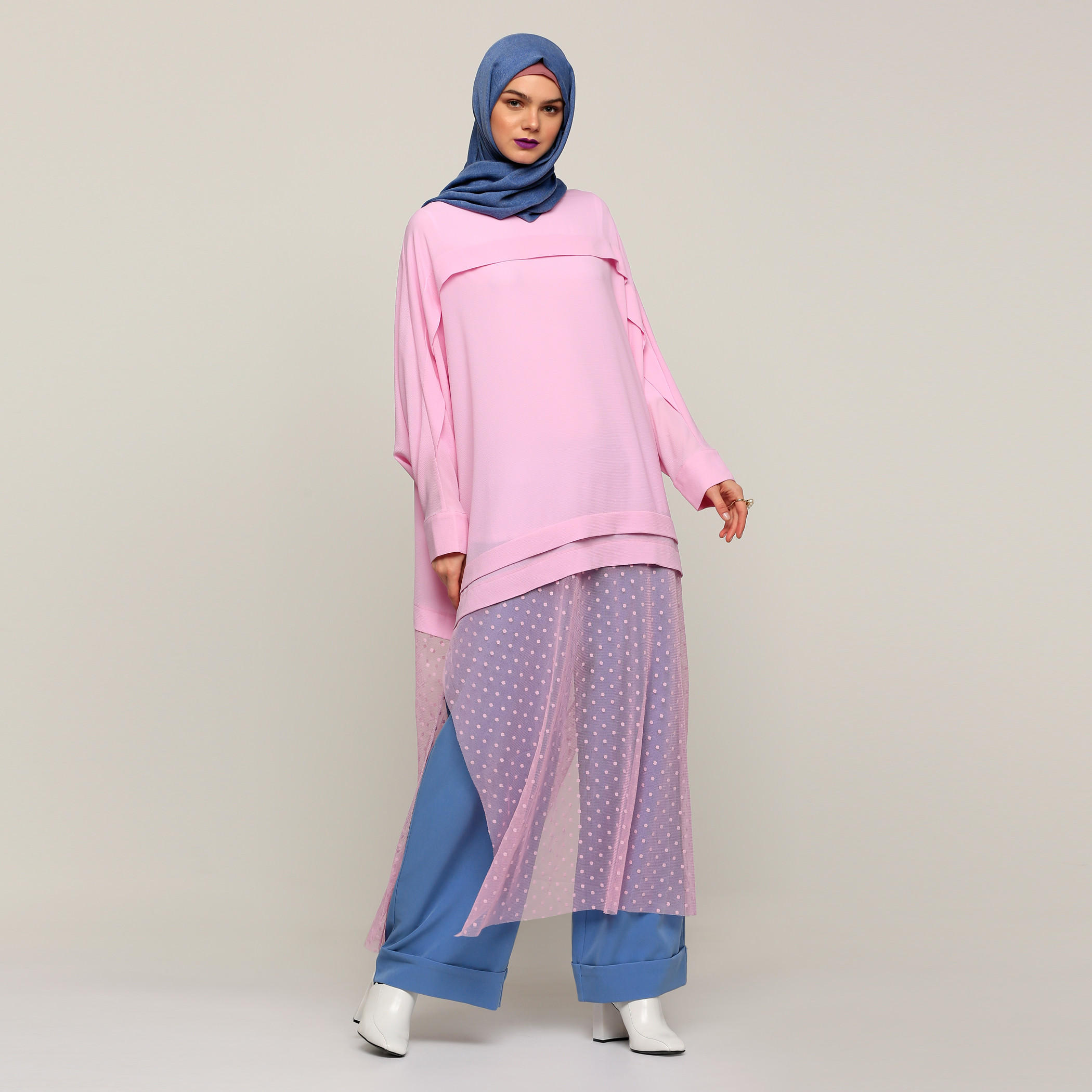 بلوزة بأكمام طويلة مُزيّنة بالدانتيل-women-clothing-shirtsandblouses-blouses-image-1