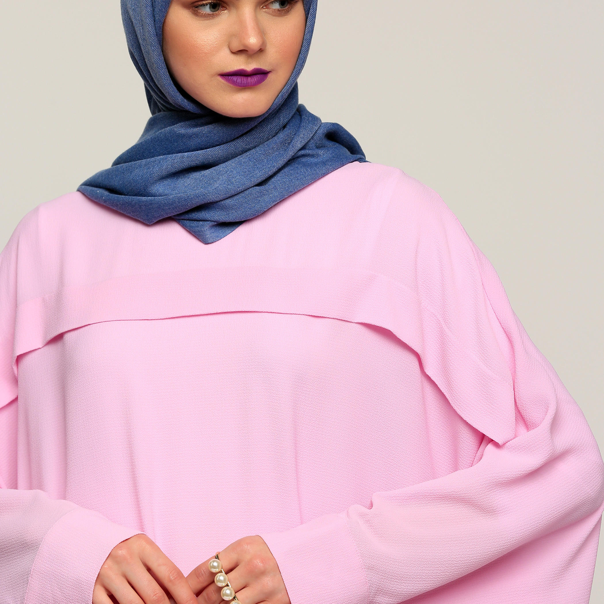 بلوزة بأكمام طويلة مُزيّنة بالدانتيل-women-clothing-shirtsandblouses-blouses-image-4